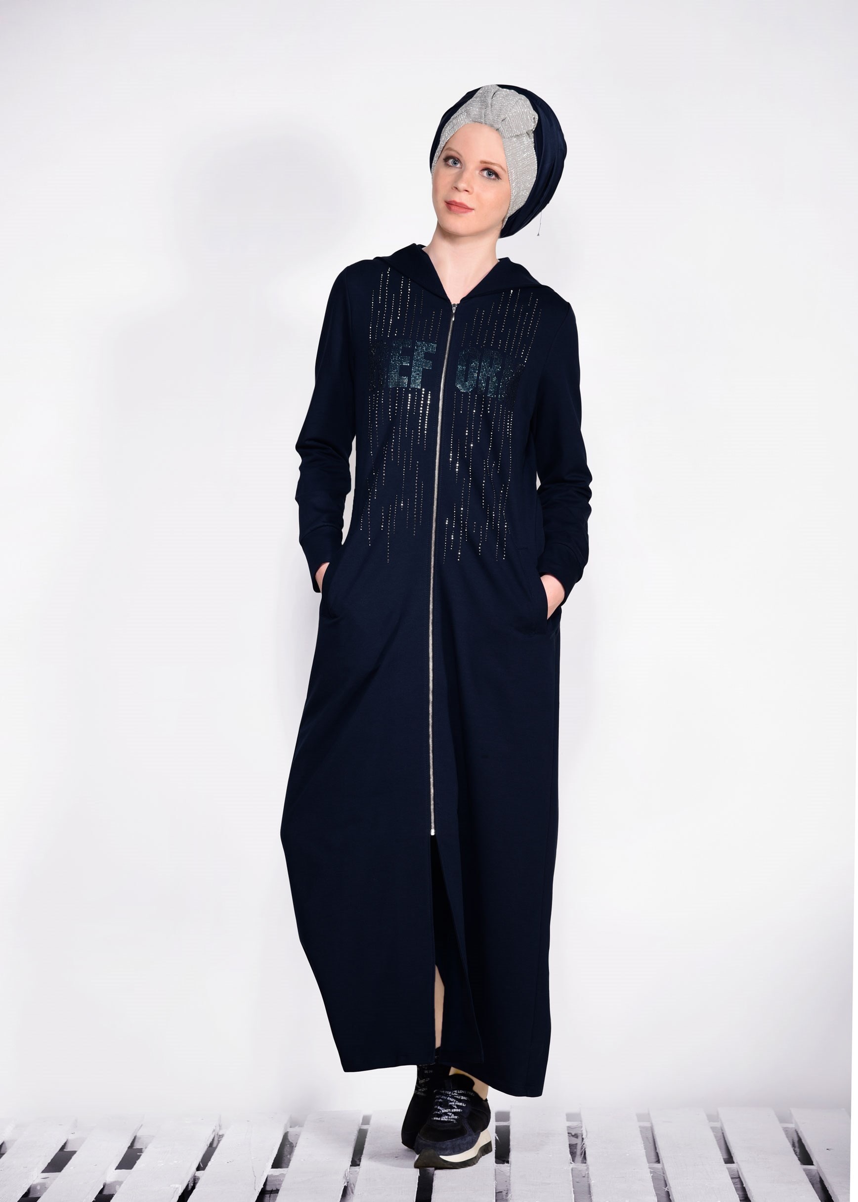 Tesettür giyim LACİVERT YAZI DETAYLI KAPÜŞONLU UZUN EŞOFMAN TUNİK 4131
