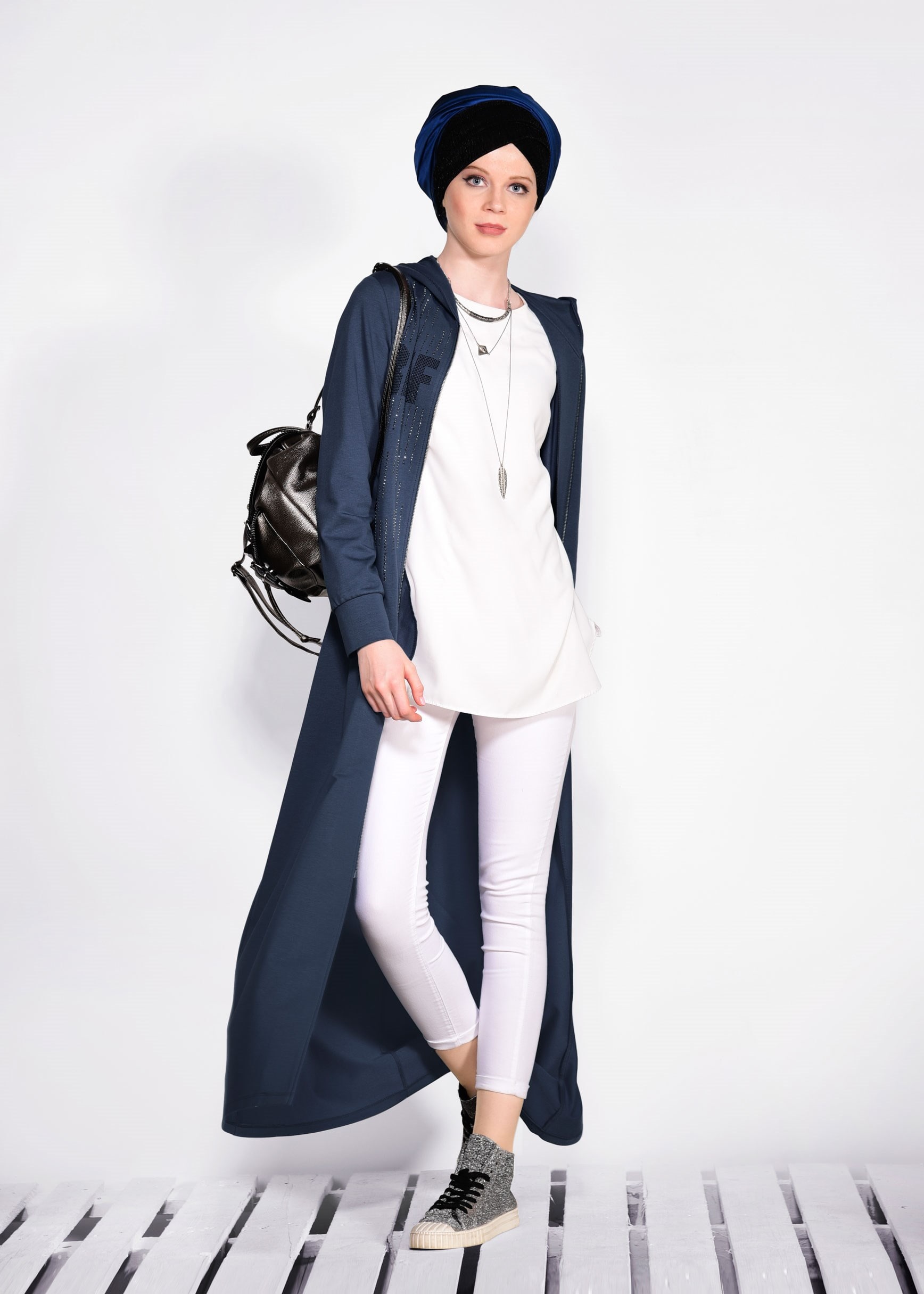 Tesettür giyim LACİVERT YAZI DETAYLI KAPÜŞONLU UZUN EŞOFMAN TUNİK 4131