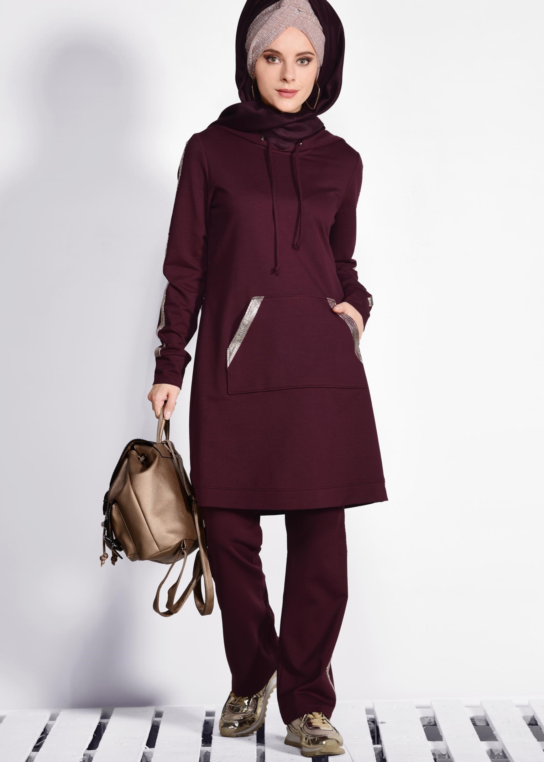 Tesettür giyim MOR KAPÜŞONLU ŞERİTLİ 2&prime;Lİ PANTOLONLU EŞOFMAN TAKIMI 4147