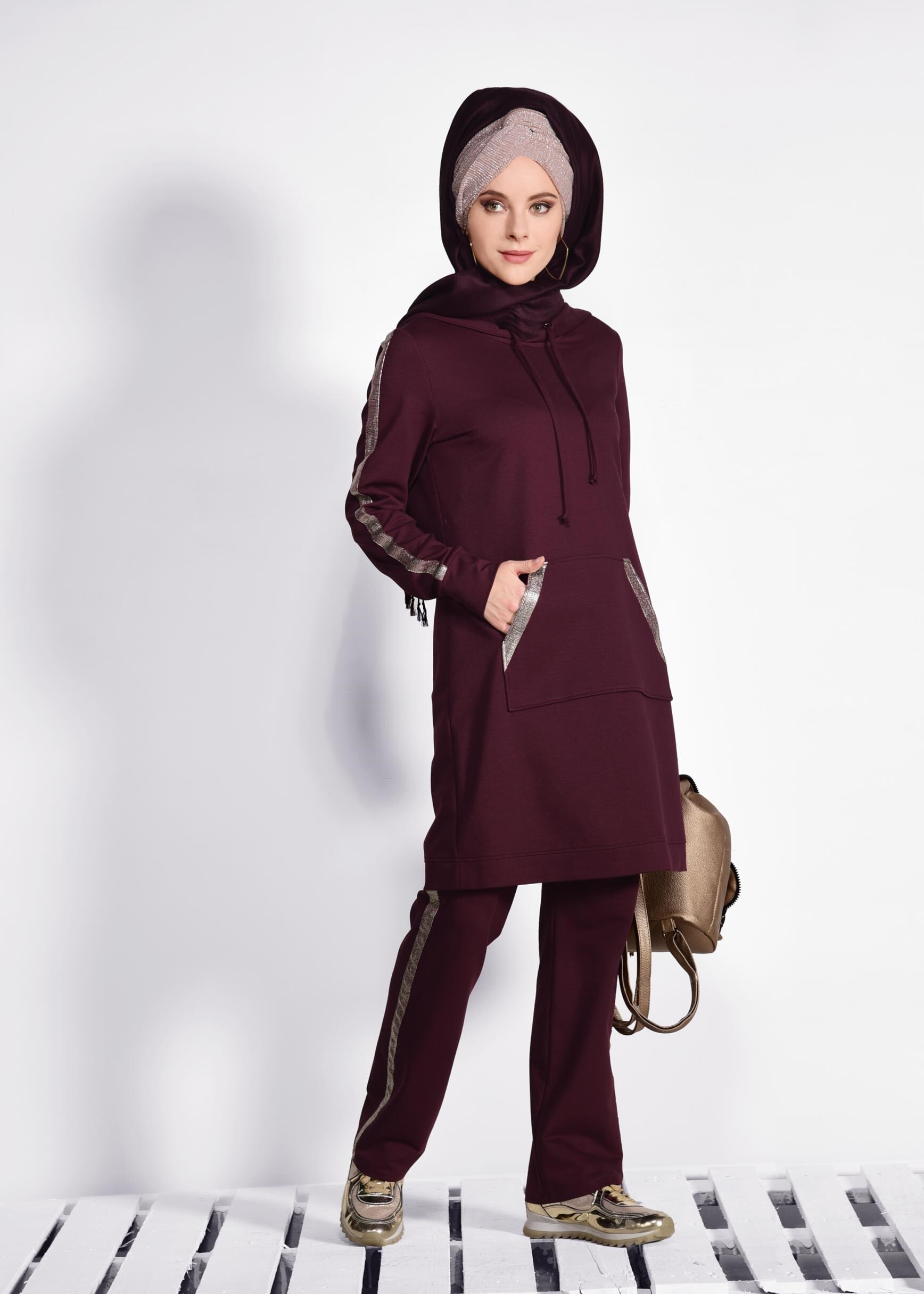 Tesettür giyim MOR KAPÜŞONLU ŞERİTLİ 2&prime;Lİ PANTOLONLU EŞOFMAN TAKIMI 4147