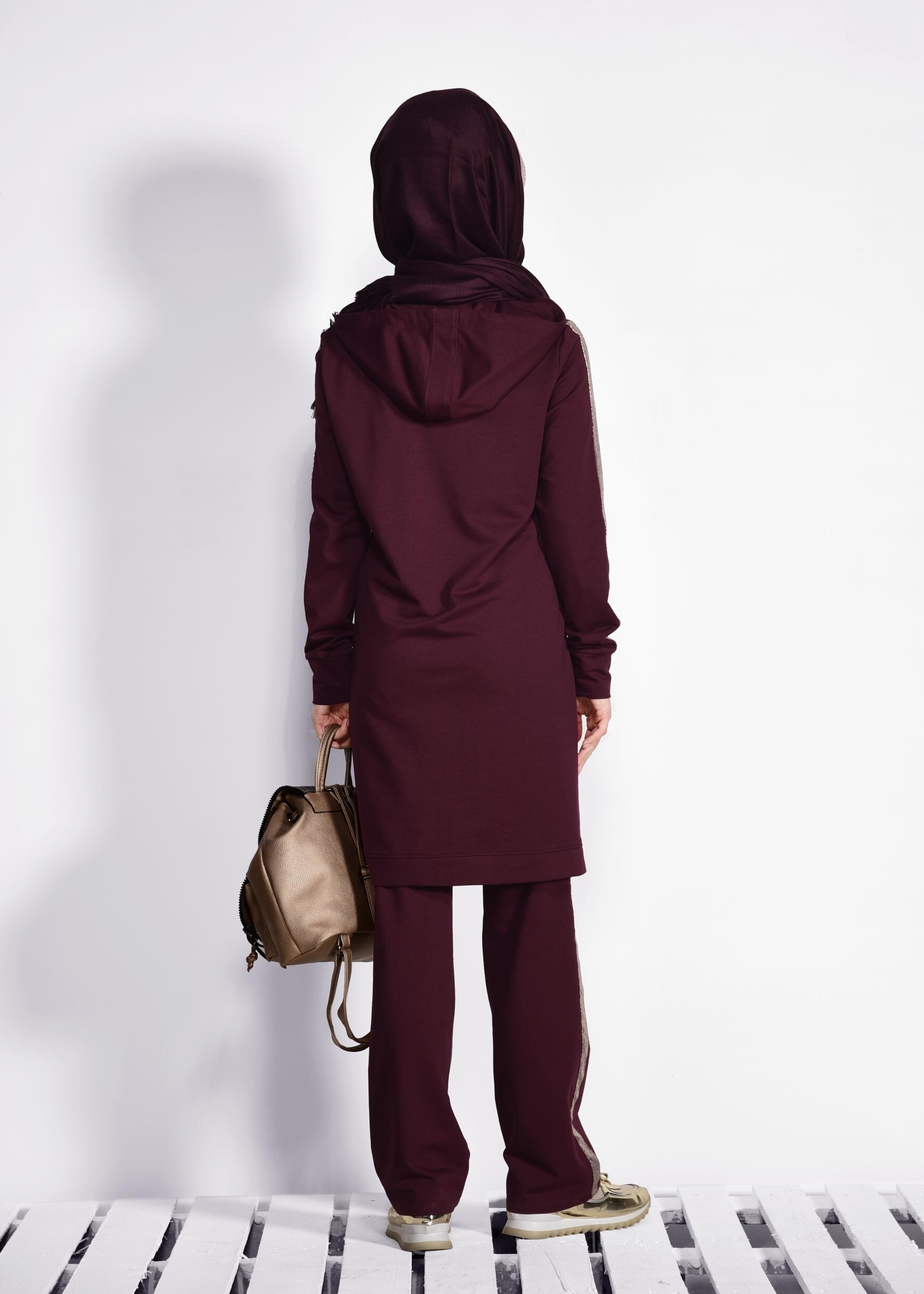Tesettür giyim MOR KAPÜŞONLU ŞERİTLİ 2&prime;Lİ PANTOLONLU EŞOFMAN TAKIMI 4147