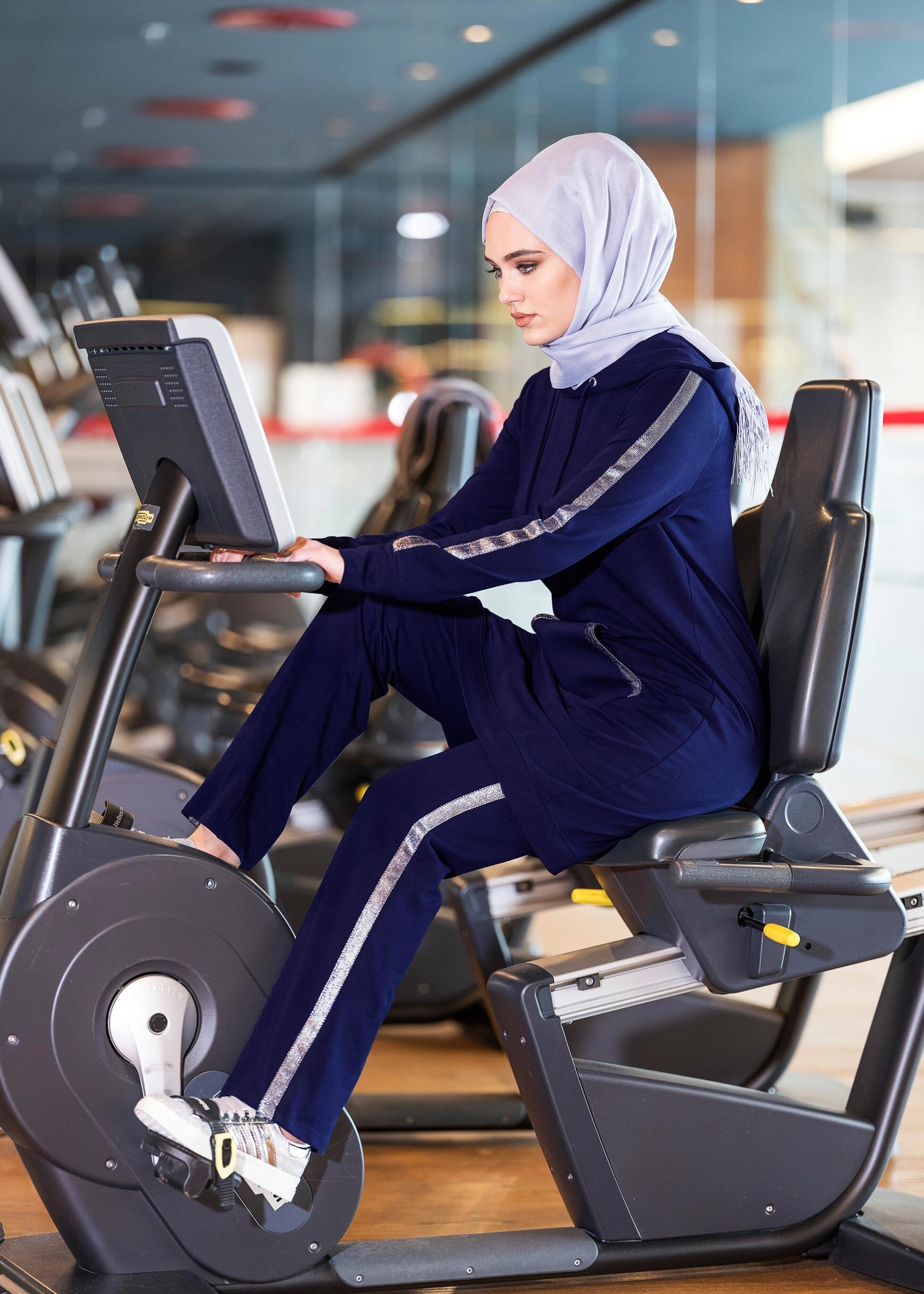 Tesettür giyim LACİVERT KAPÜŞONLU ŞERİTLİ 2&prime;Lİ PANTOLONLU EŞOFMAN TAKIMI 4147