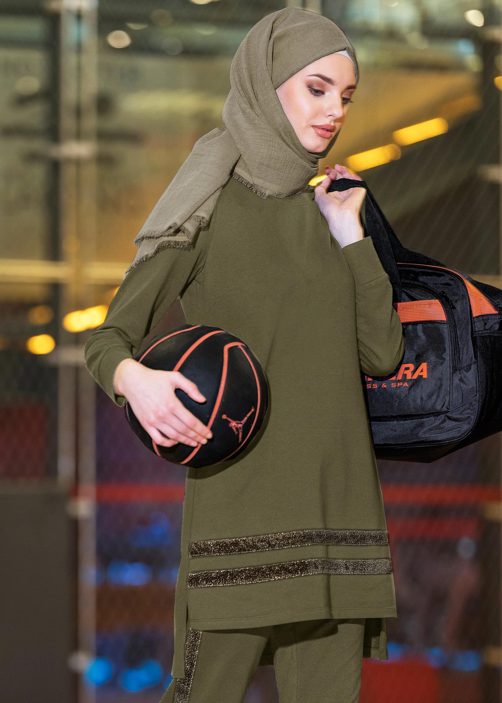 Tesettür giyim HAKİ YANLARI ŞERİTLİ 2&prime;Lİ EŞOFMAN TAKIM 4149