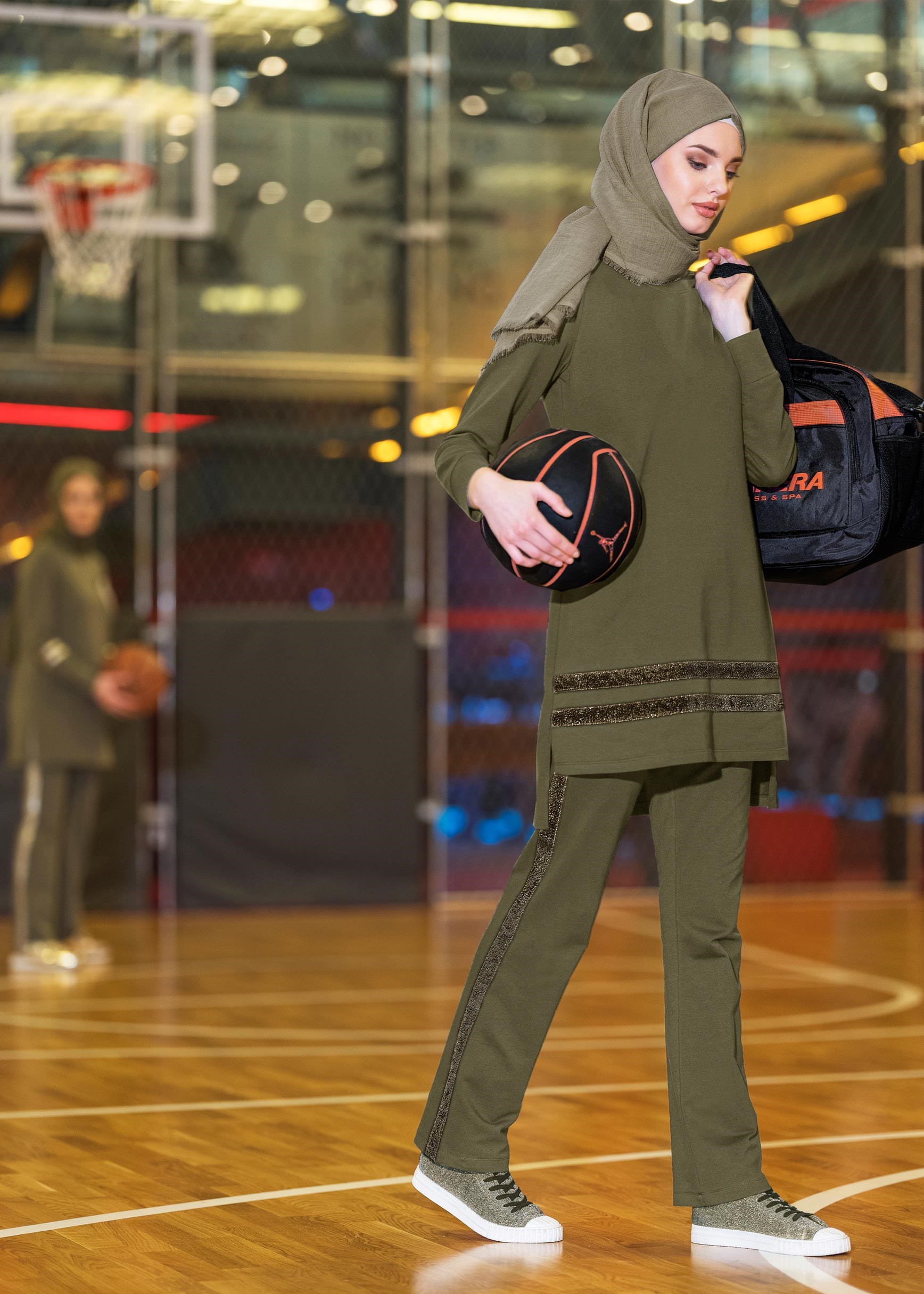 Tesettür giyim HAKİ YANLARI ŞERİTLİ 2&prime;Lİ EŞOFMAN TAKIM 4149