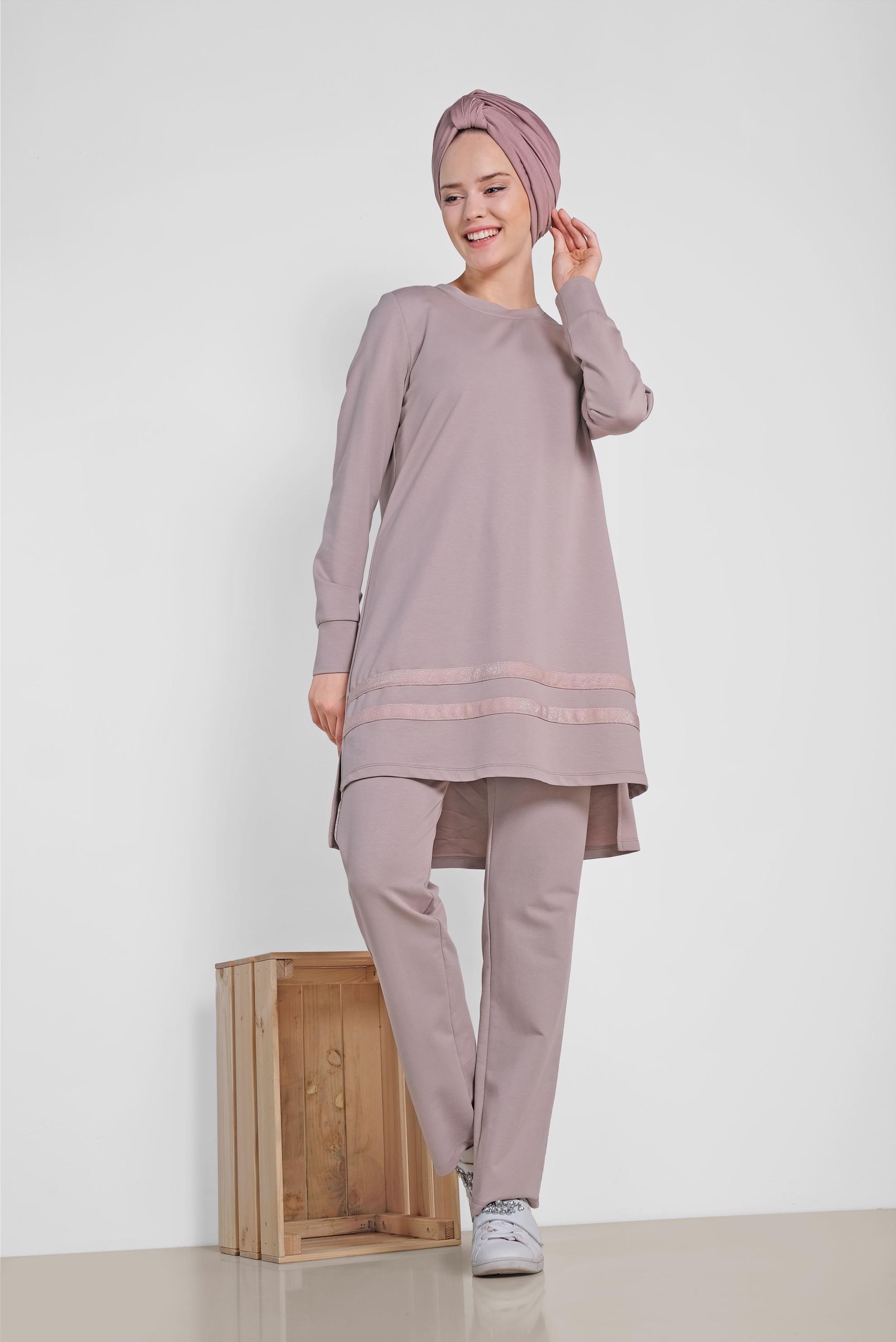 Tesettür giyim PUDRA YANLARI ŞERİTLİ 2&prime;Lİ EŞOFMAN TAKIM 4149