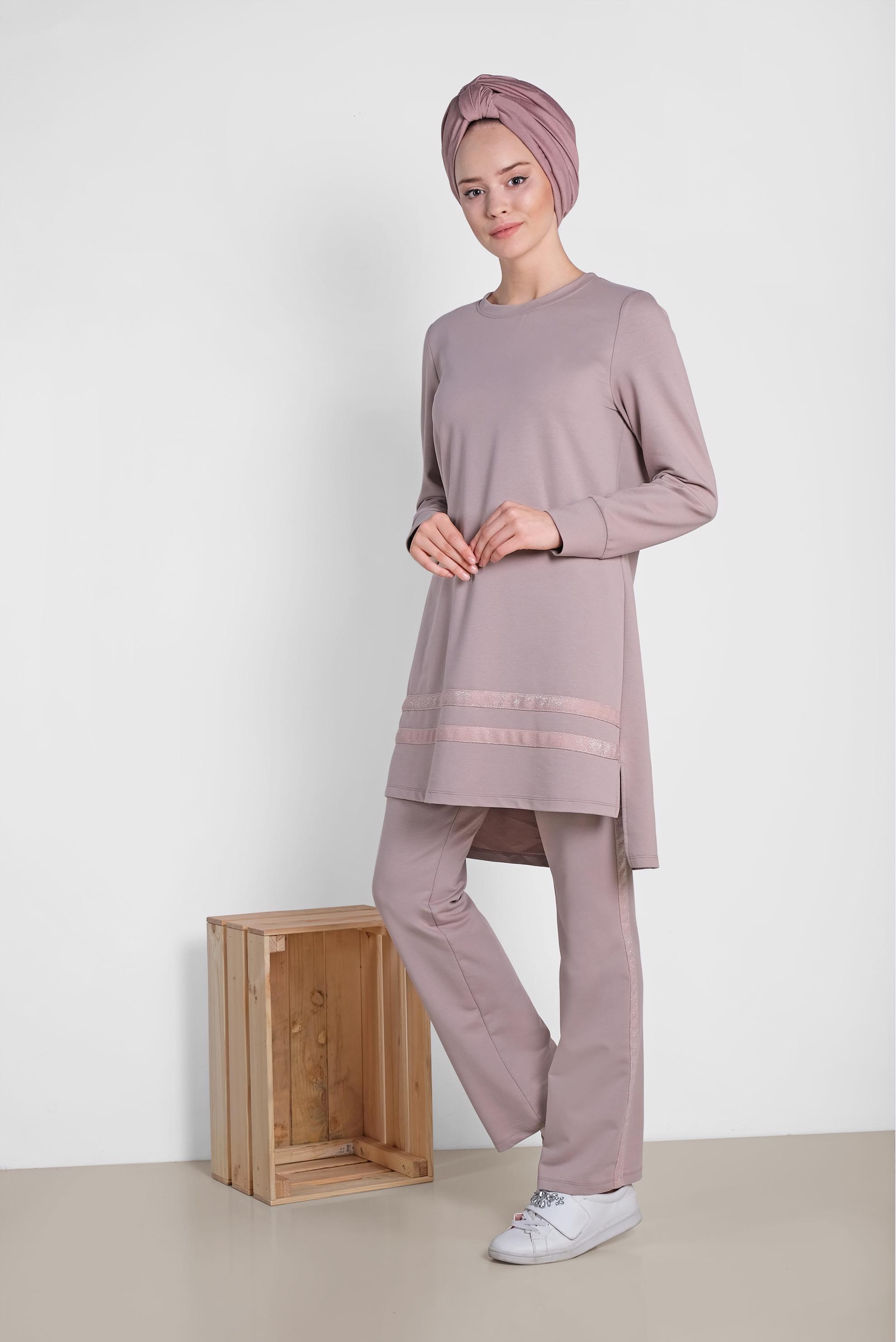 Tesettür giyim PUDRA YANLARI ŞERİTLİ 2&prime;Lİ EŞOFMAN TAKIM 4149