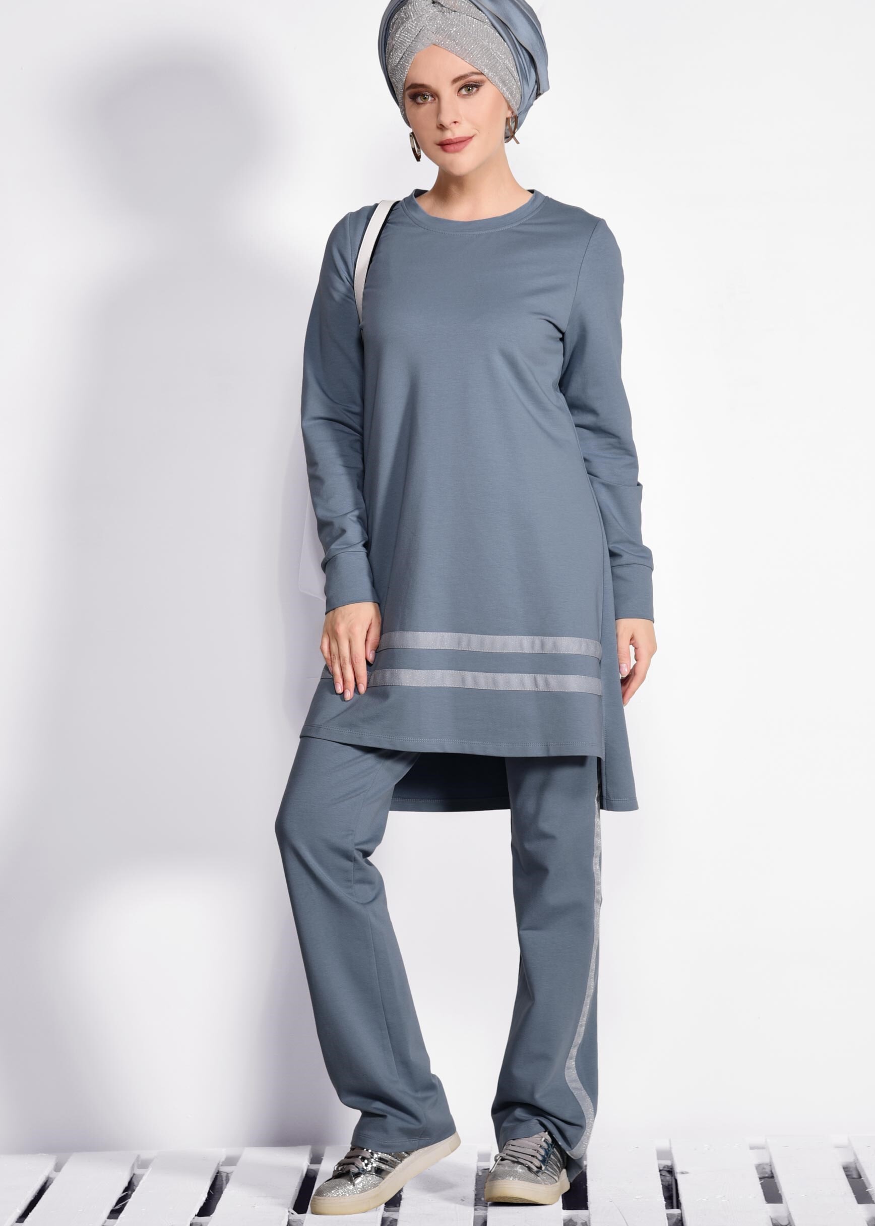 Tesettür giyim MAVİ YANLARI ŞERİTLİ 2&prime;Lİ EŞOFMAN TAKIM 4149