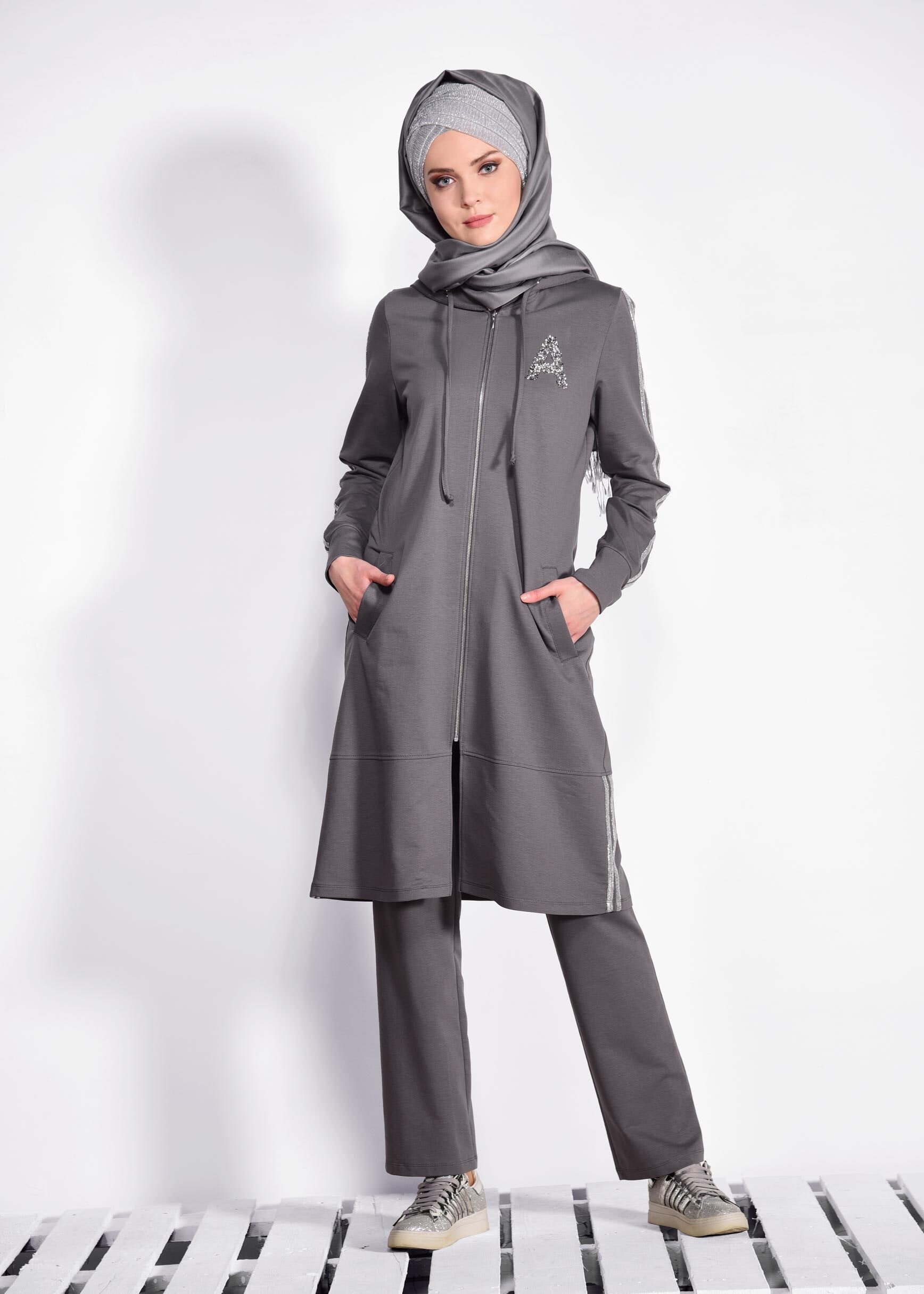 Tesettür giyim GRİ ŞERİT DETAYLI 2&prime;Lİ EŞOFMAN TAKIM 4171