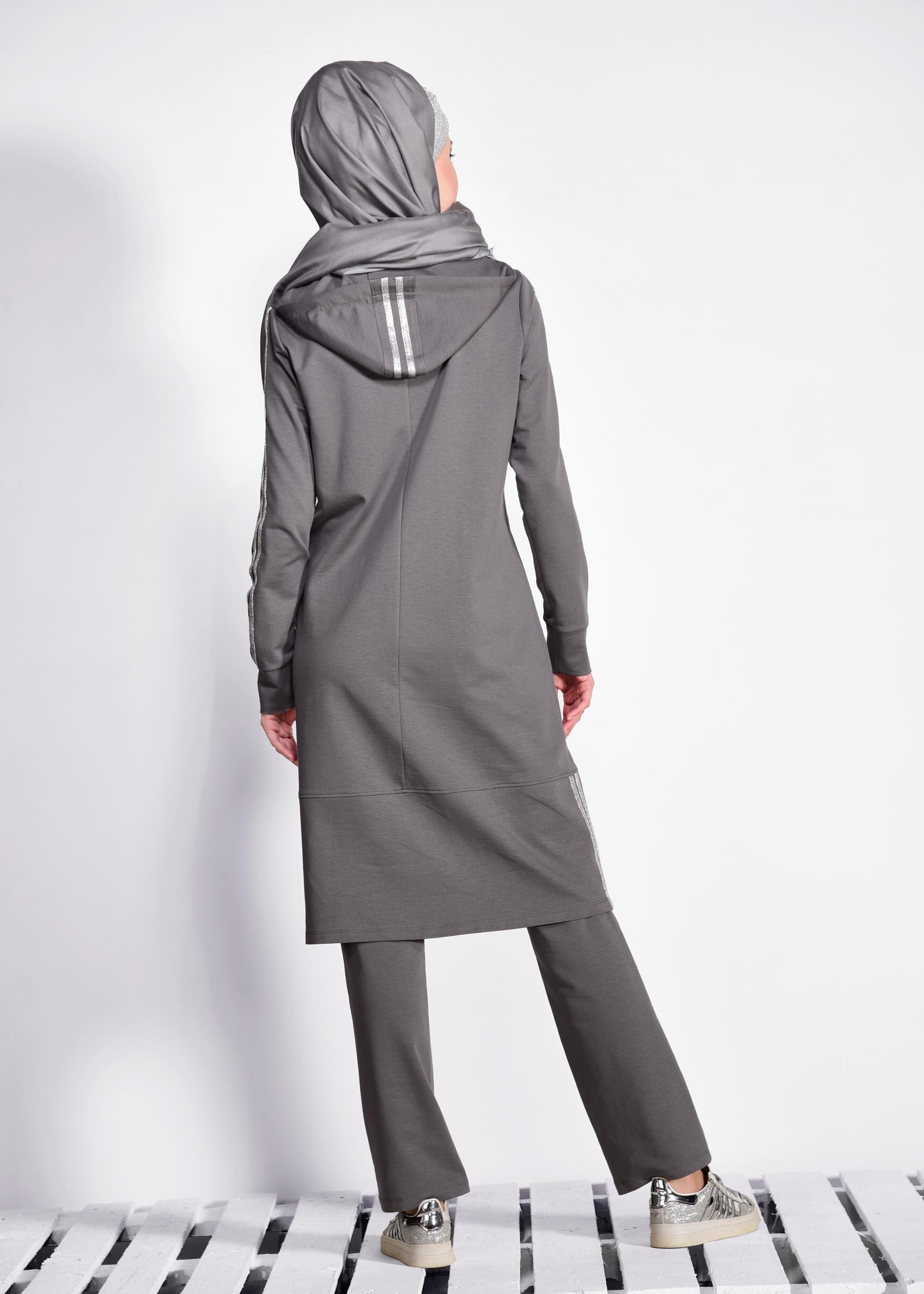 Tesettür giyim GRİ ŞERİT DETAYLI 2&prime;Lİ EŞOFMAN TAKIM 4171
