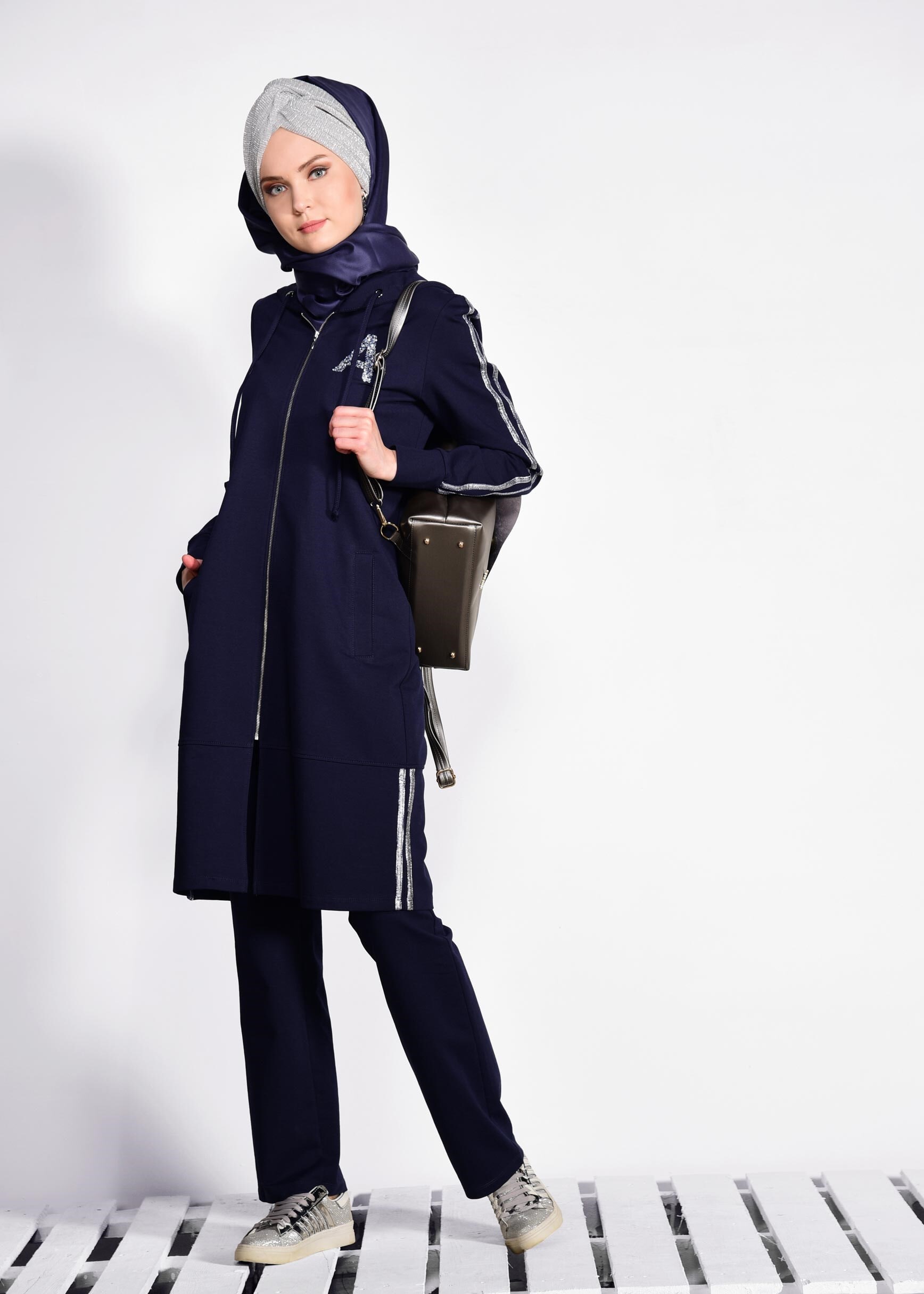 Tesettür giyim LACİVERT ŞERİT DETAYLI 2&prime;Lİ EŞOFMAN TAKIM 4171