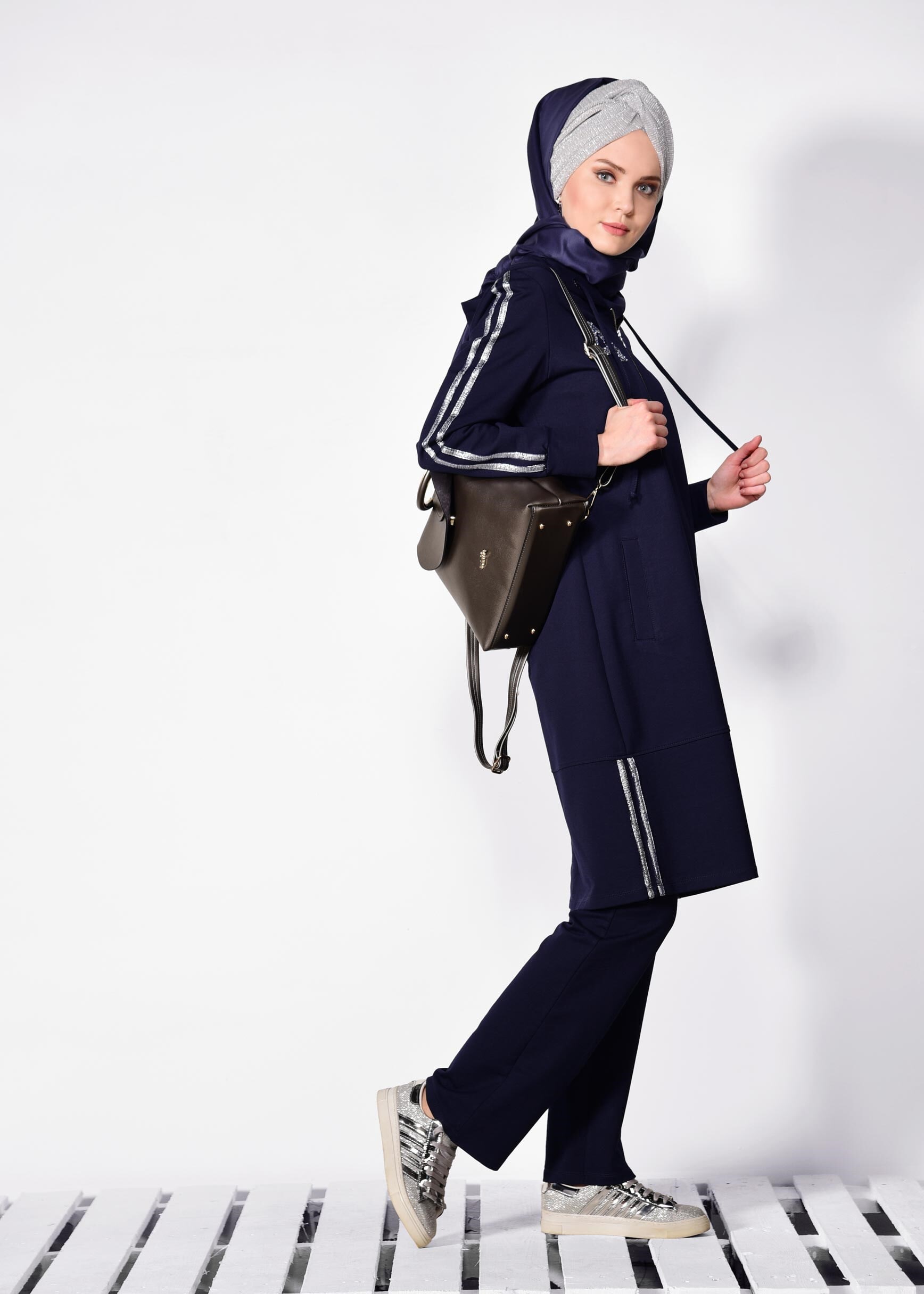 Tesettür giyim LACİVERT ŞERİT DETAYLI 2&prime;Lİ EŞOFMAN TAKIM 4171