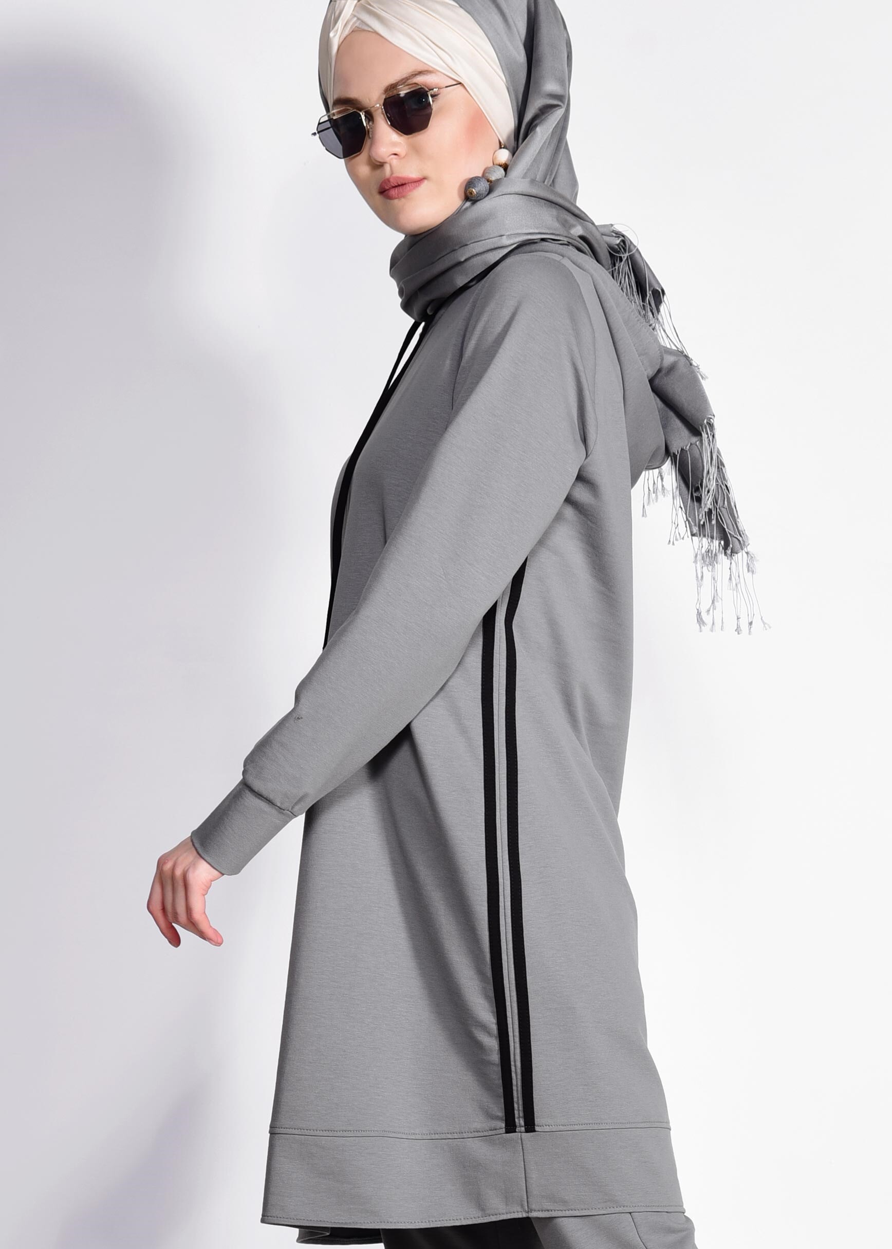 Tesettür giyim GRİ KAPÜŞONLU ŞERİTLİ 2&prime;Lİ EŞOFMAN TAKIM 4209