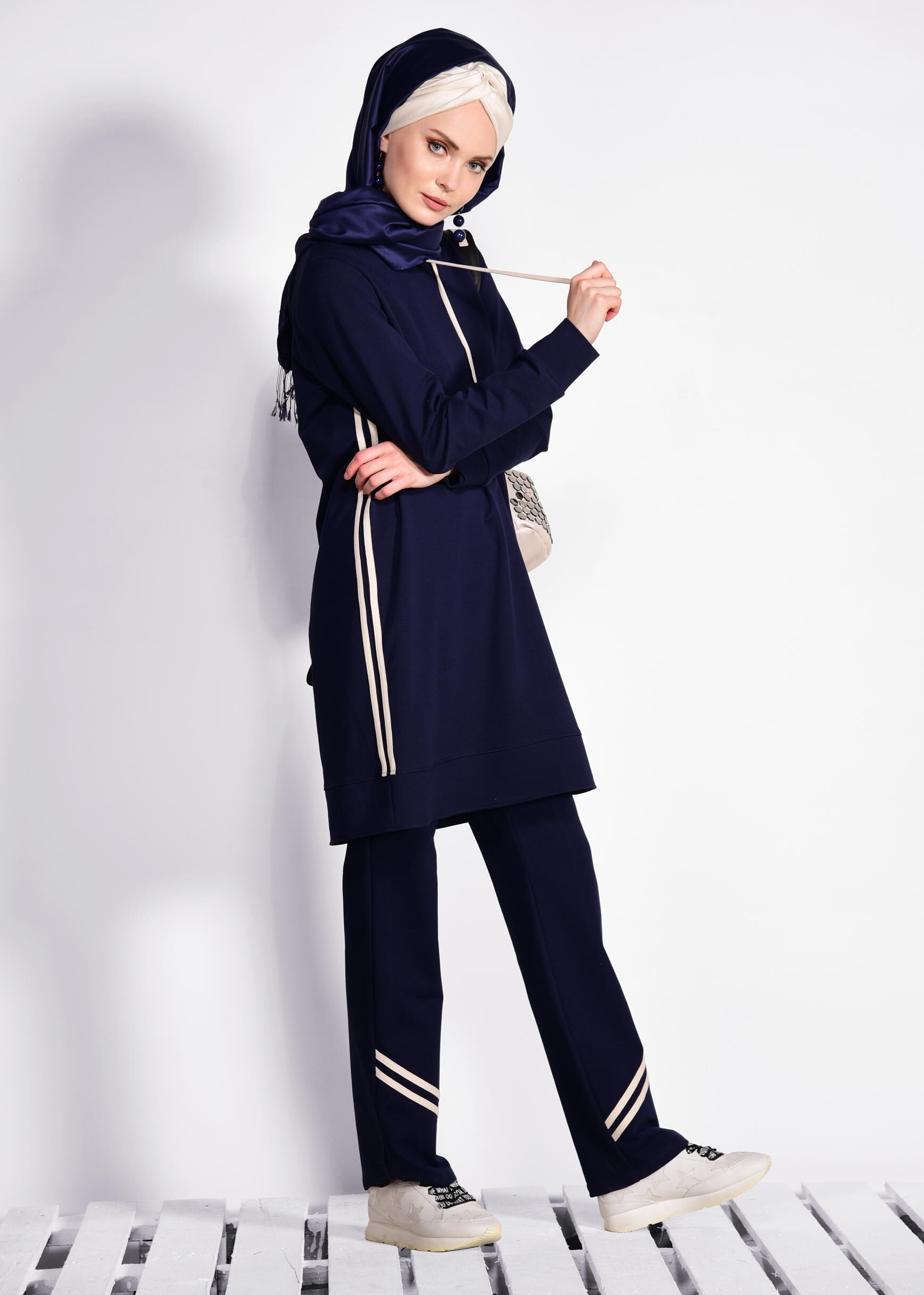 Tesettür giyim LACİVERT KAPÜŞONLU ŞERİTLİ 2&prime;Lİ EŞOFMAN TAKIM 4209