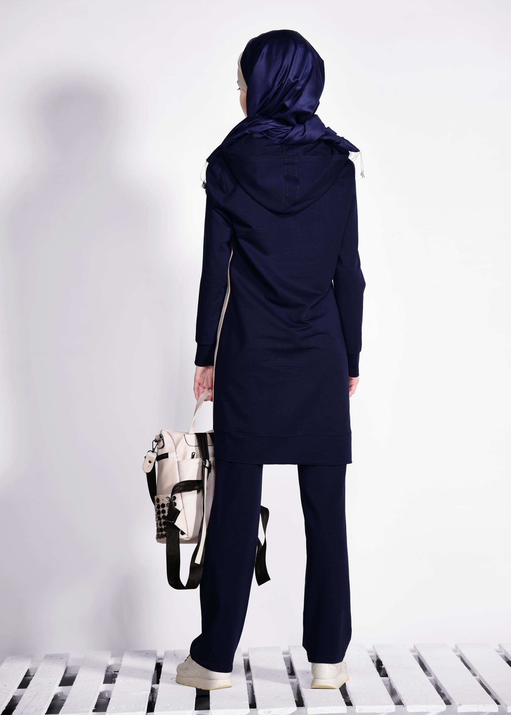 Tesettür giyim LACİVERT KAPÜŞONLU ŞERİTLİ 2&prime;Lİ EŞOFMAN TAKIM 4209