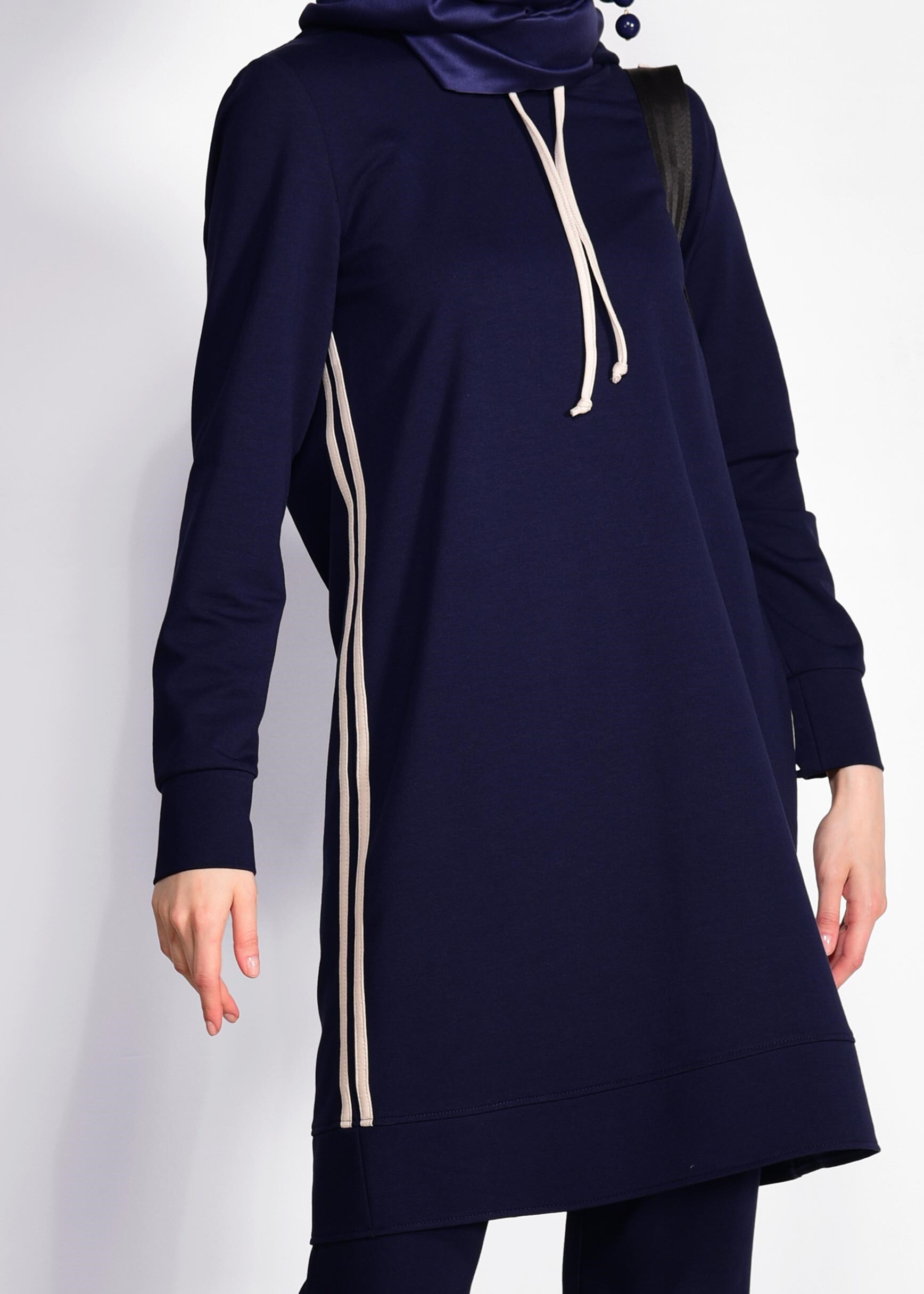 Tesettür giyim LACİVERT KAPÜŞONLU ŞERİTLİ 2&prime;Lİ EŞOFMAN TAKIM 4209