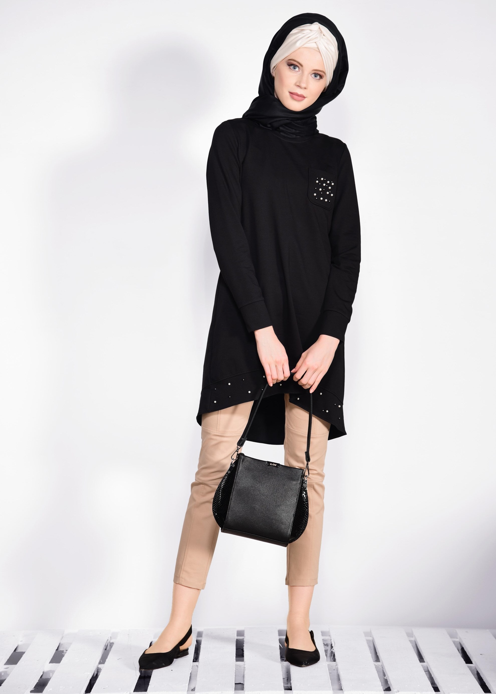 Tesettür giyim SİYAH İNCİ İŞLEMELİ EŞOFMAN TUNİK 4211