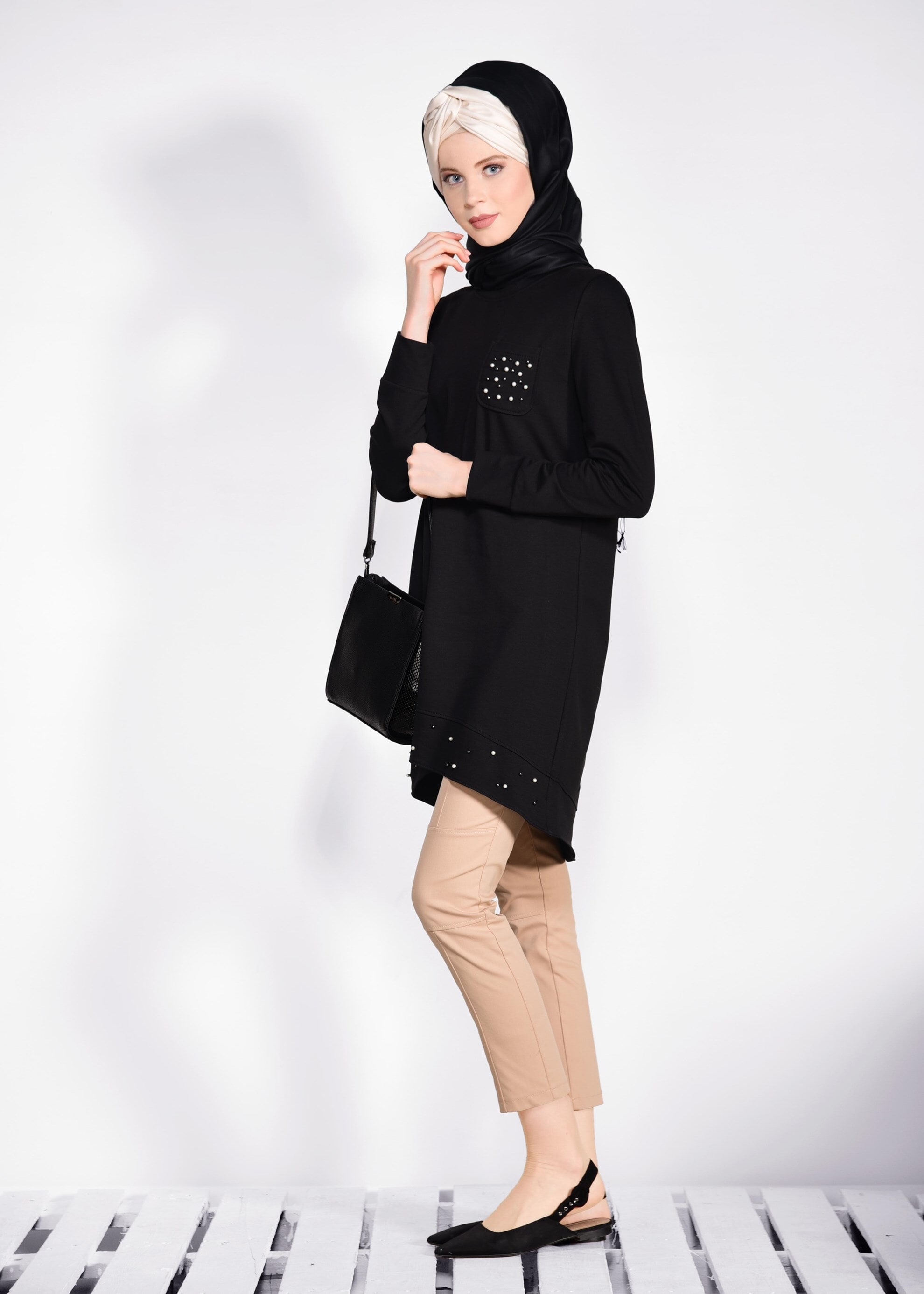 Tesettür giyim SİYAH İNCİ İŞLEMELİ EŞOFMAN TUNİK 4211