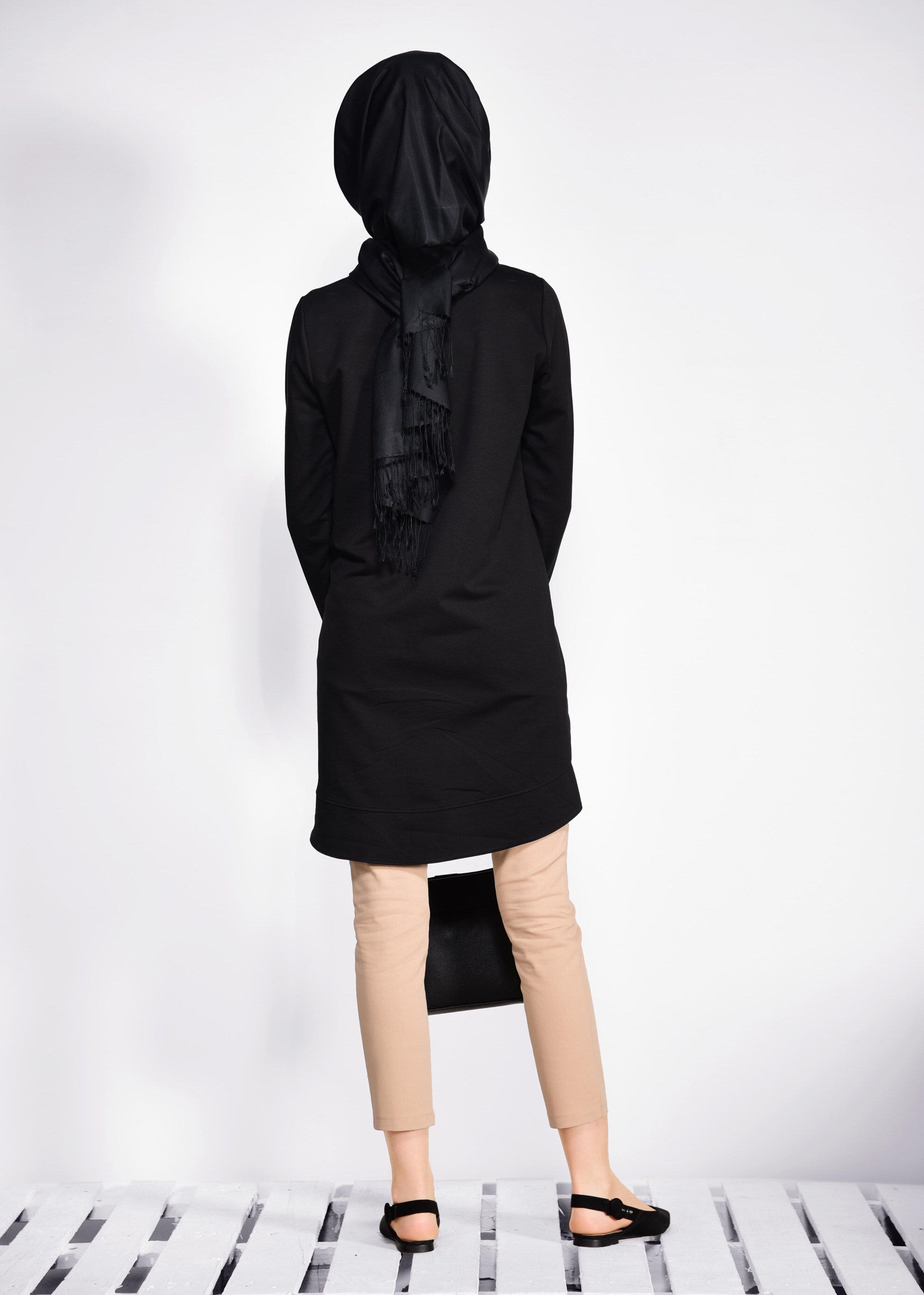 Tesettür giyim SİYAH İNCİ İŞLEMELİ EŞOFMAN TUNİK 4211