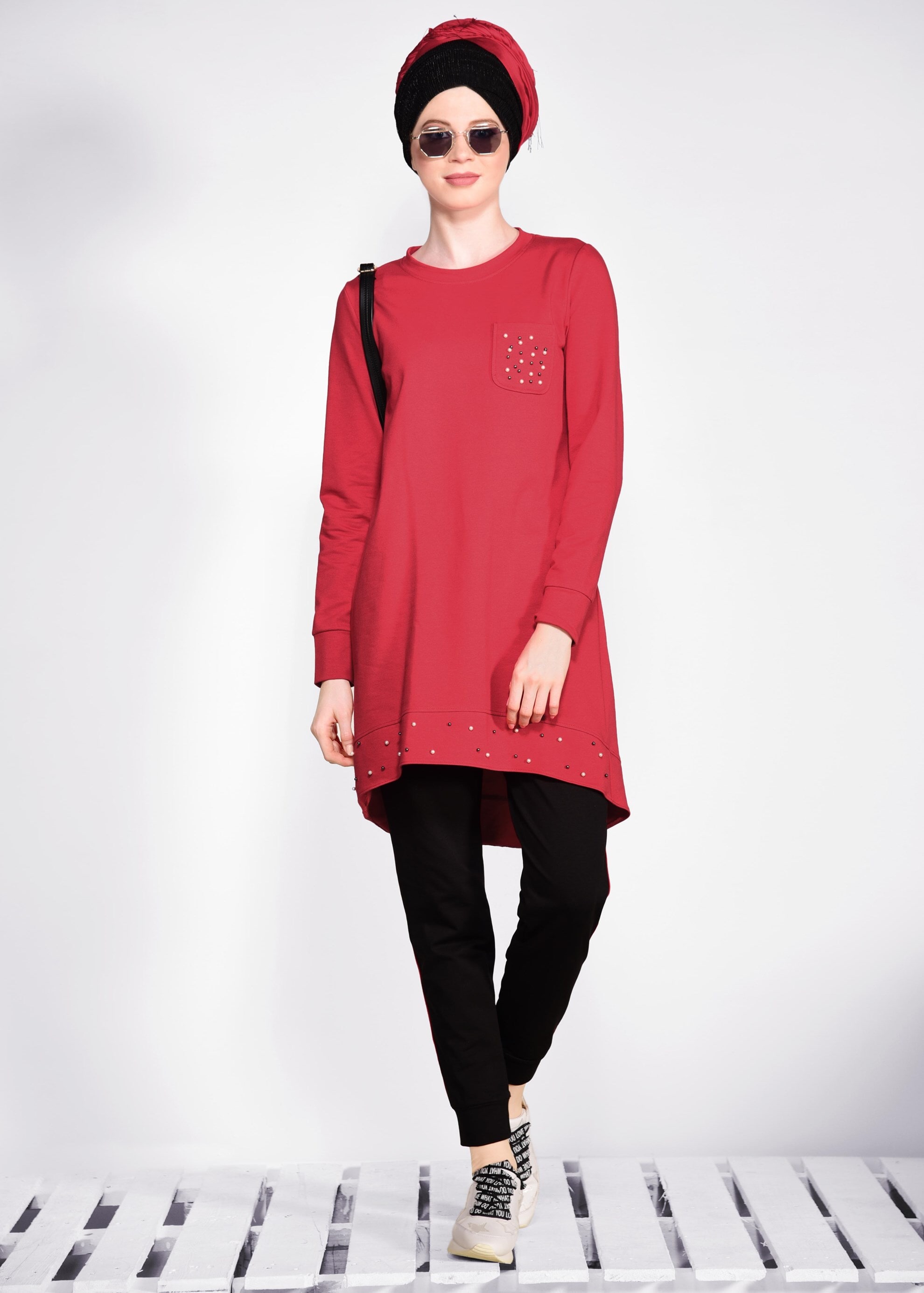 Tesettür giyim KIRMIZI İNCİ İŞLEMELİ EŞOFMAN TUNİK 4211