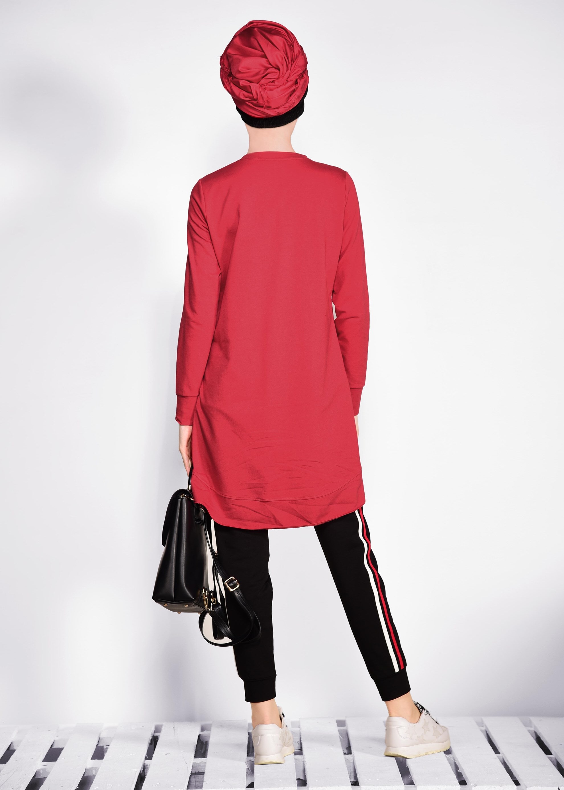 Tesettür giyim KIRMIZI İNCİ İŞLEMELİ EŞOFMAN TUNİK 4211