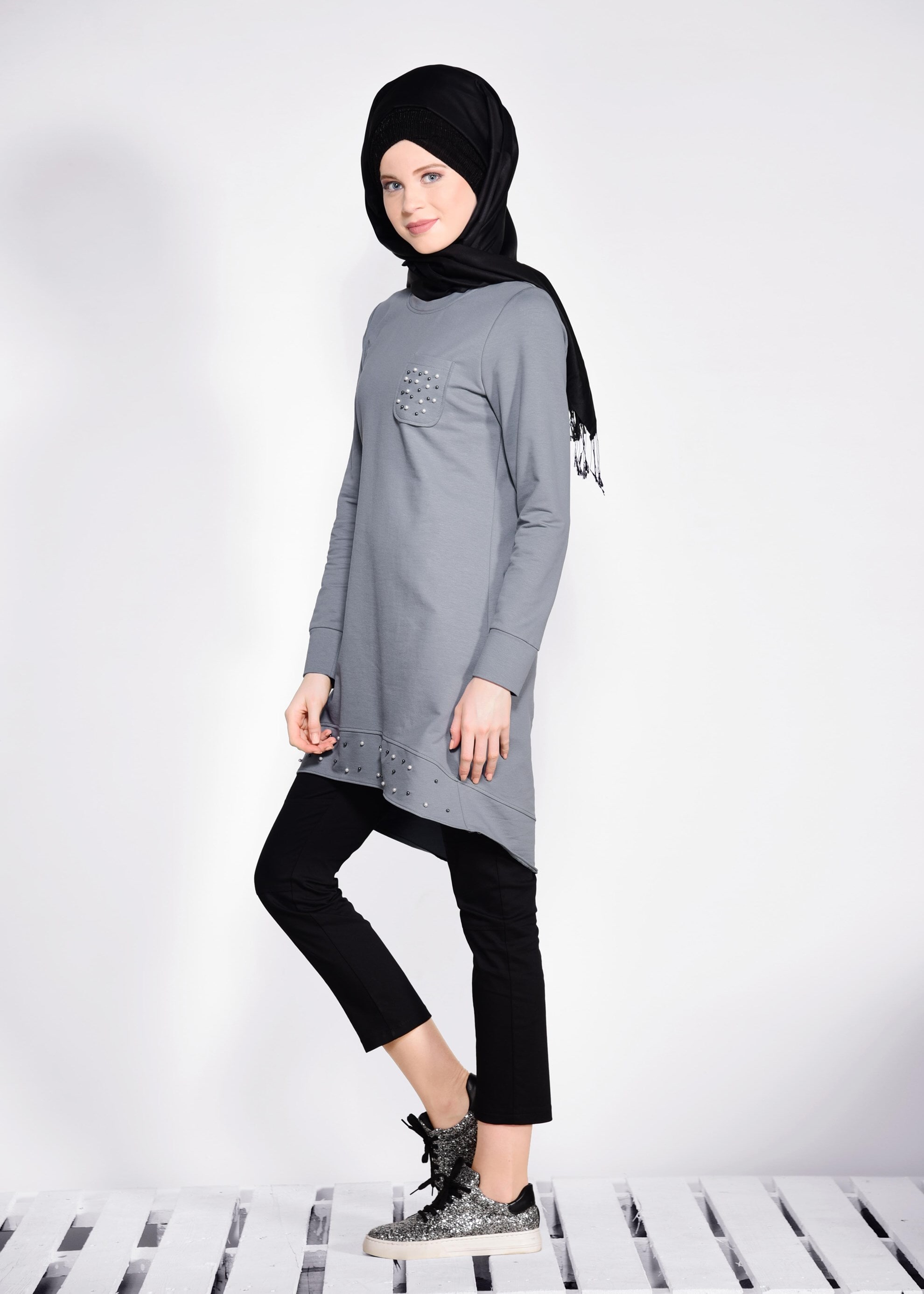 Tesettür giyim GRİ İNCİ İŞLEMELİ EŞOFMAN TUNİK 4211