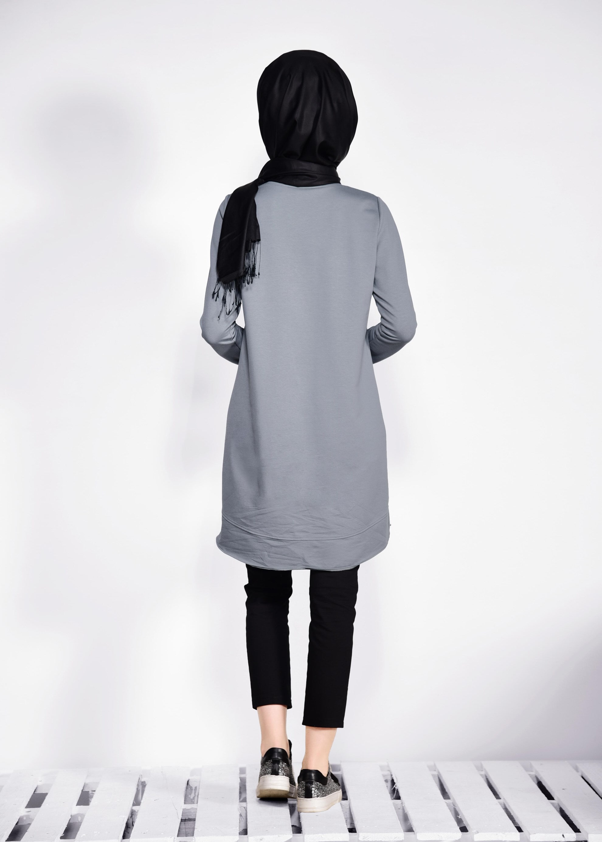 Tesettür giyim GRİ İNCİ İŞLEMELİ EŞOFMAN TUNİK 4211