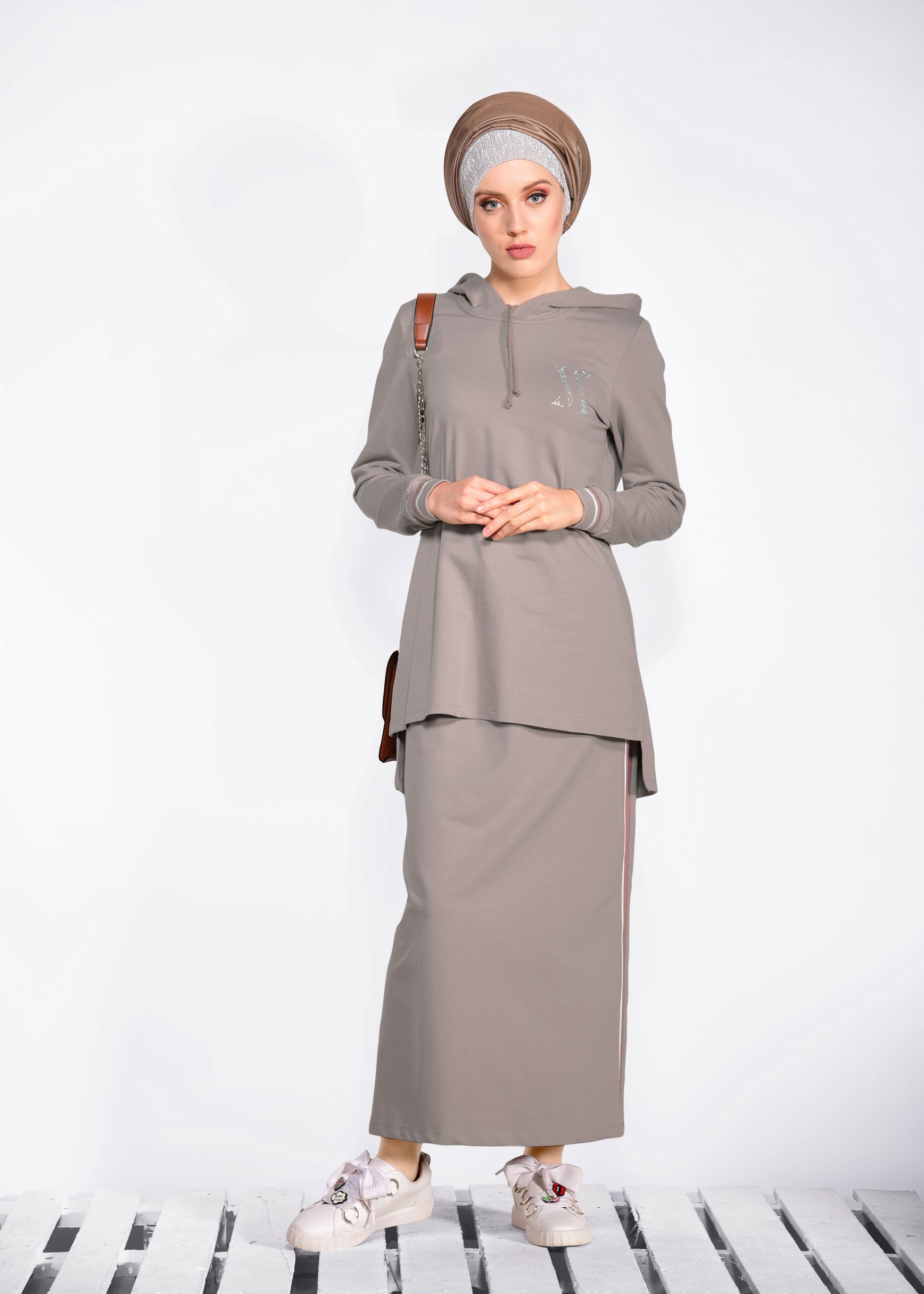 Tesettür giyim KAHVE ŞERİTLİ KAPÜŞONLU 2&prime;Lİ ETEKLİ EŞOFMAN TAKIMI 4268
