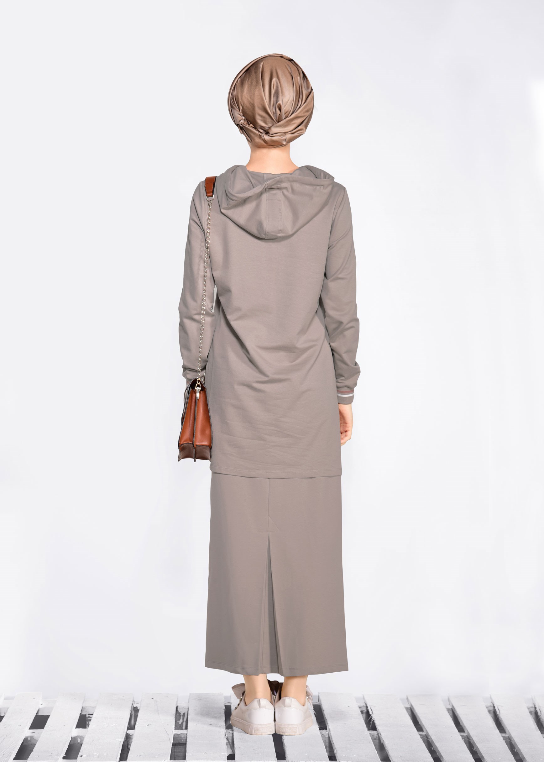 Tesettür giyim KAHVE ŞERİTLİ KAPÜŞONLU 2&prime;Lİ ETEKLİ EŞOFMAN TAKIMI 4268
