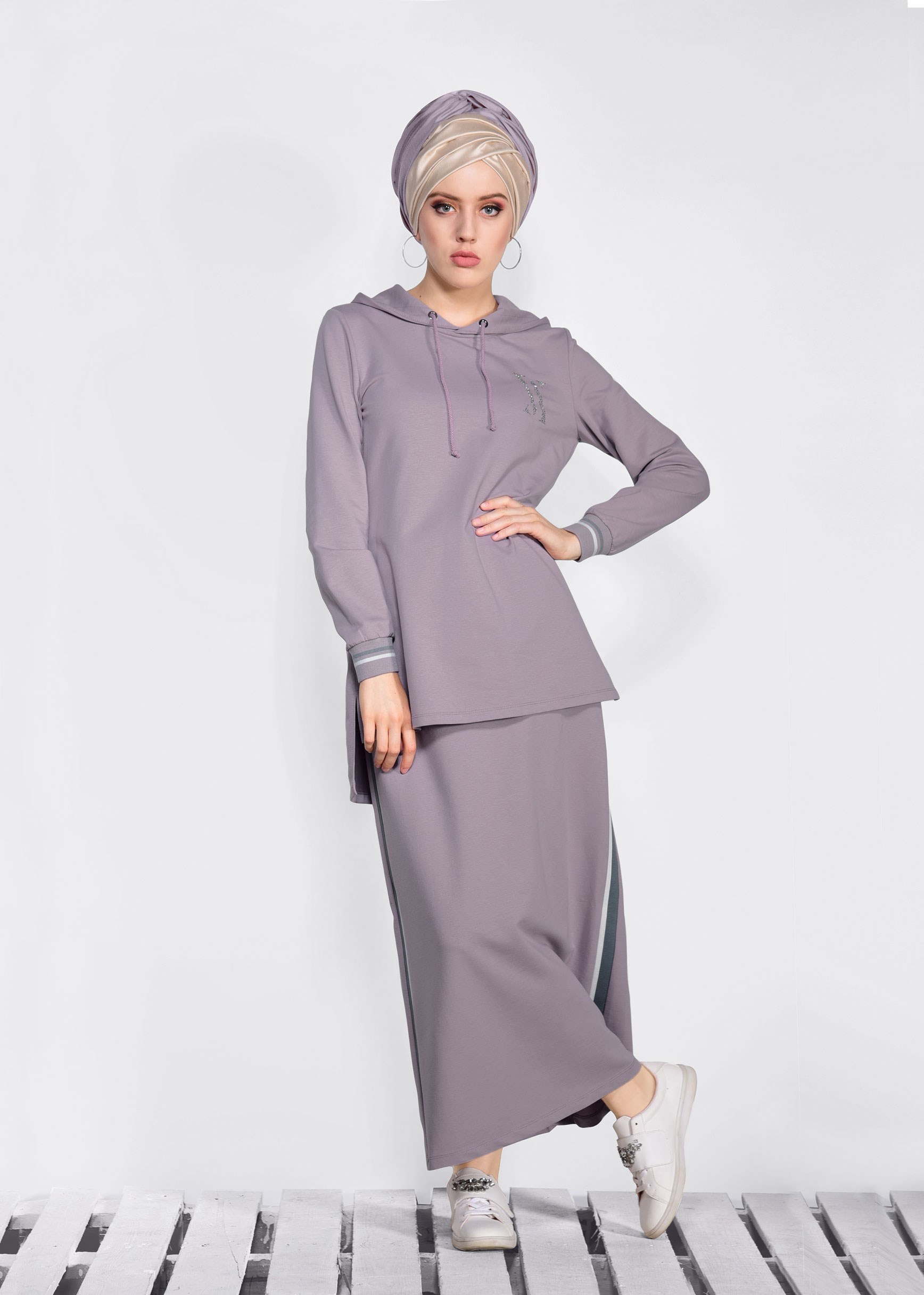 Tesettür giyim PUDRA ŞERİTLİ KAPÜŞONLU 2&prime;Lİ ETEKLİ EŞOFMAN TAKIMI 4268