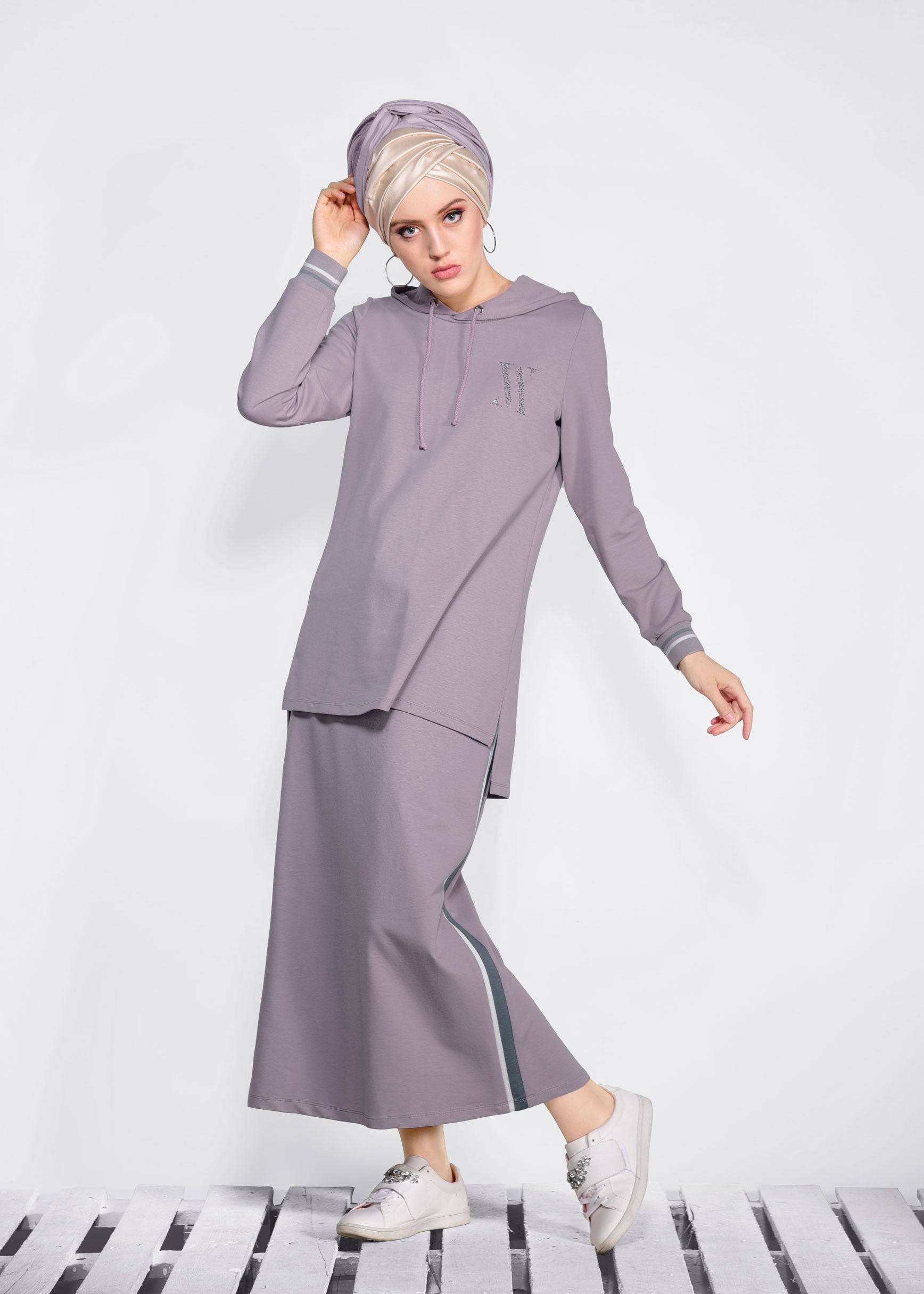 Tesettür giyim PUDRA ŞERİTLİ KAPÜŞONLU 2&prime;Lİ ETEKLİ EŞOFMAN TAKIMI 4268