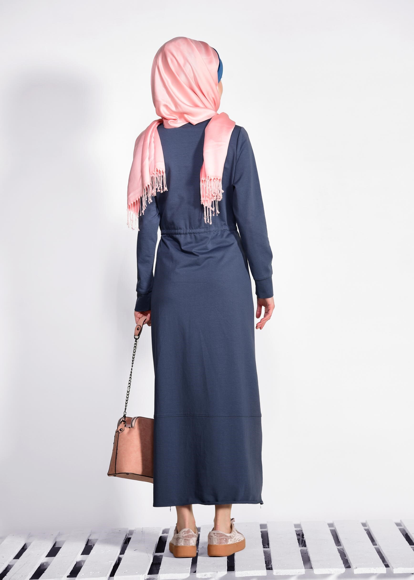 Tesettür giyim LACİVERT ÖNÜ BASKILI BELİ BÜZGÜLÜ EŞOFMAN ELBİSE 4524 