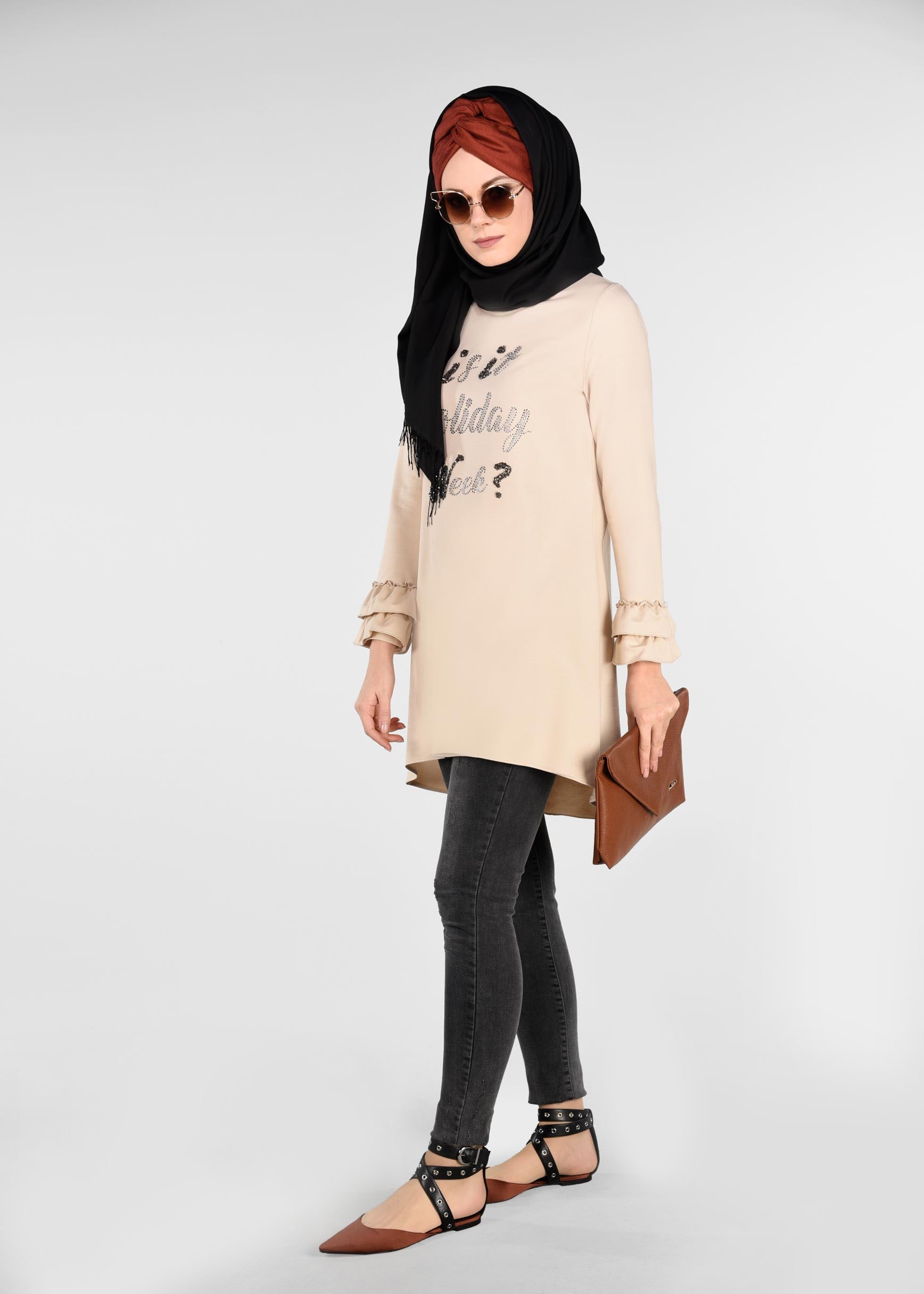 Tesettür giyim BEJ KOL KISMI FIRFIRLI EŞOFMAN TUNİK 4874