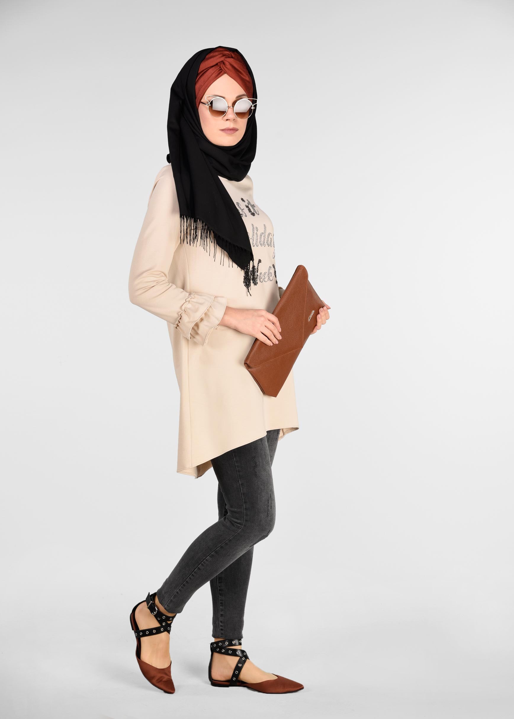 Tesettür giyim BEJ KOL KISMI FIRFIRLI EŞOFMAN TUNİK 4874