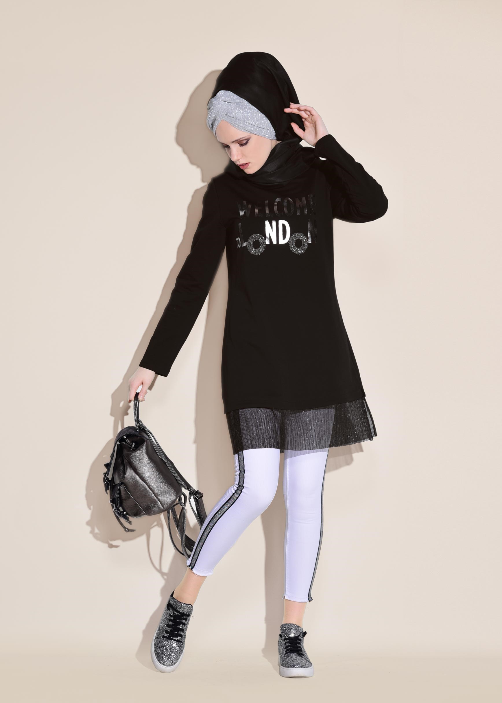 Tesettür giyim SİYAH ETEK UCU PARILTILI EŞOFMAN TUNİK 4875