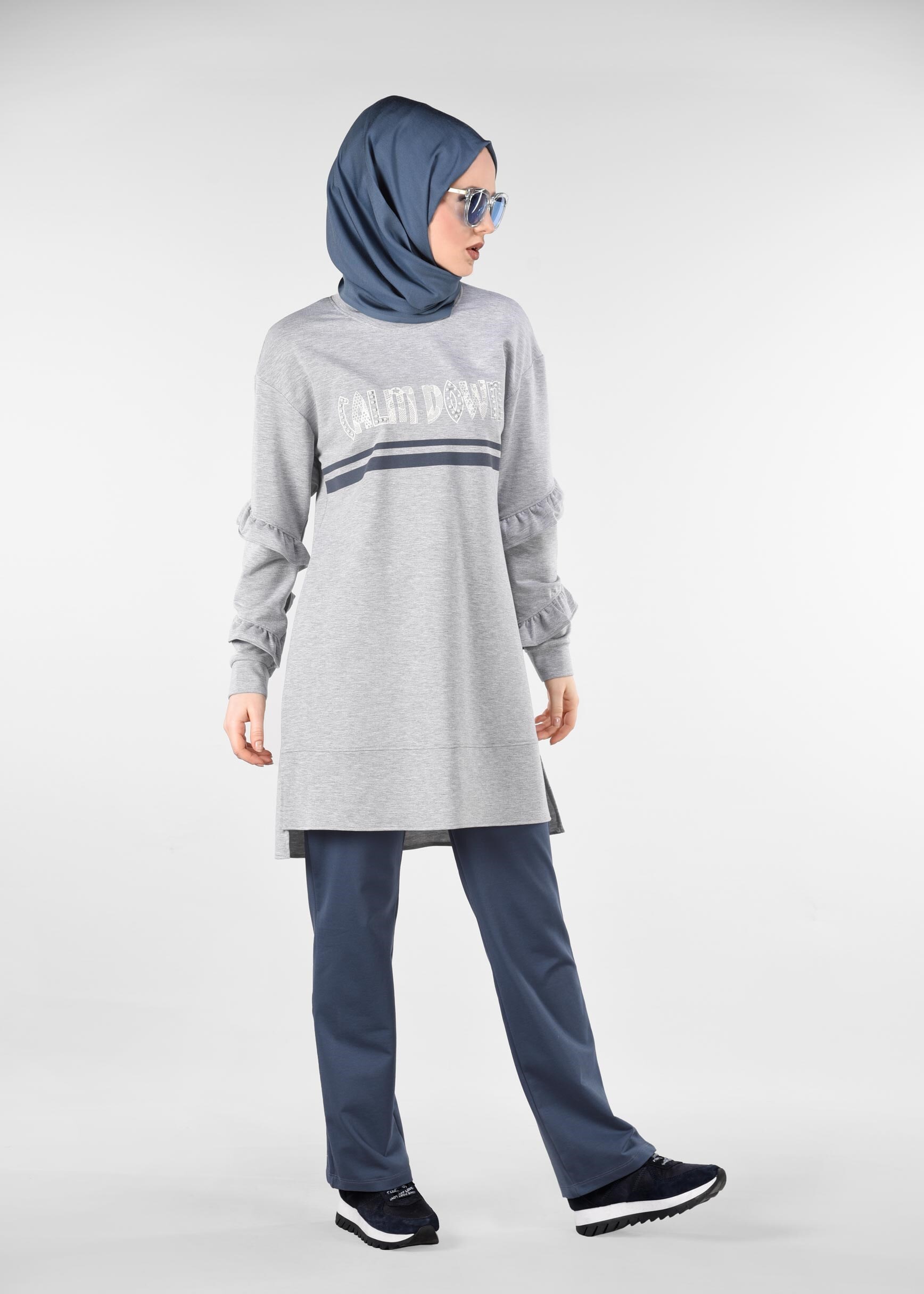 Tesettür giyim GRİ BONCUKLU BASKI DETAYLI 2&prime;Lİ EŞOFMAN TAKIM 4912 