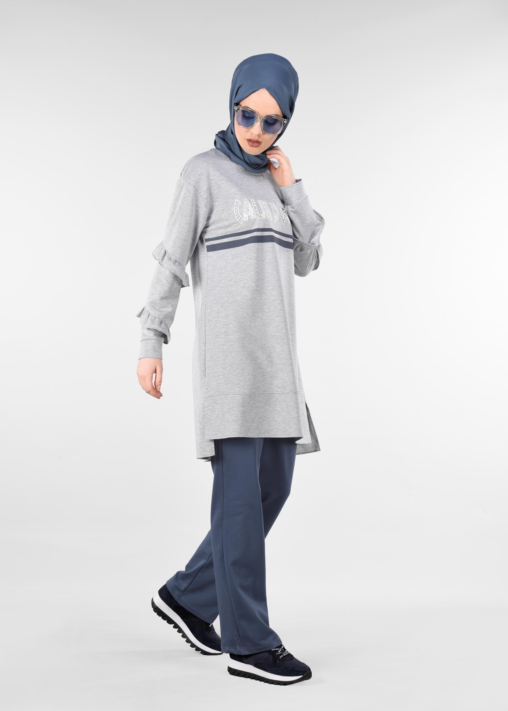 Tesettür giyim GRİ BONCUKLU BASKI DETAYLI 2&prime;Lİ EŞOFMAN TAKIM 4912 