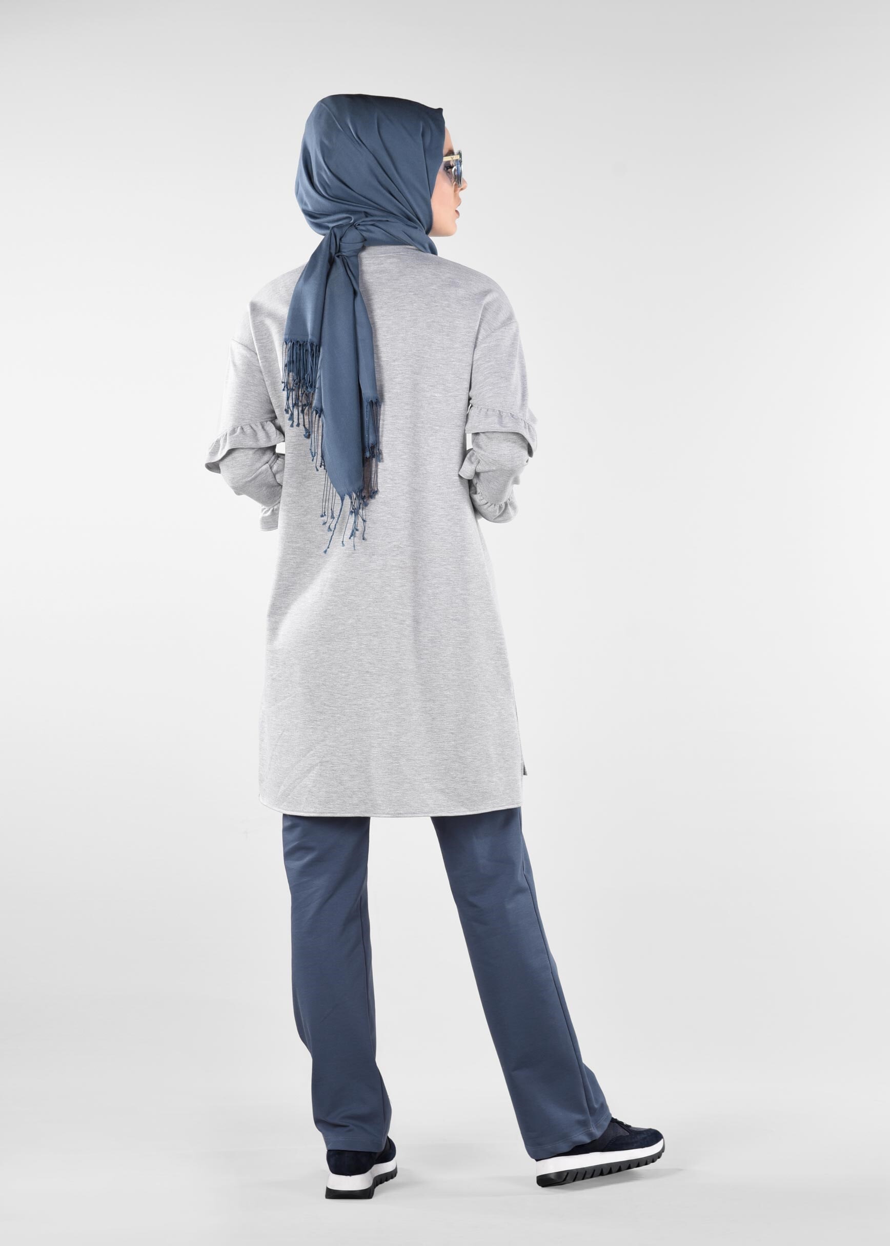 Tesettür giyim GRİ BONCUKLU BASKI DETAYLI 2&prime;Lİ EŞOFMAN TAKIM 4912 