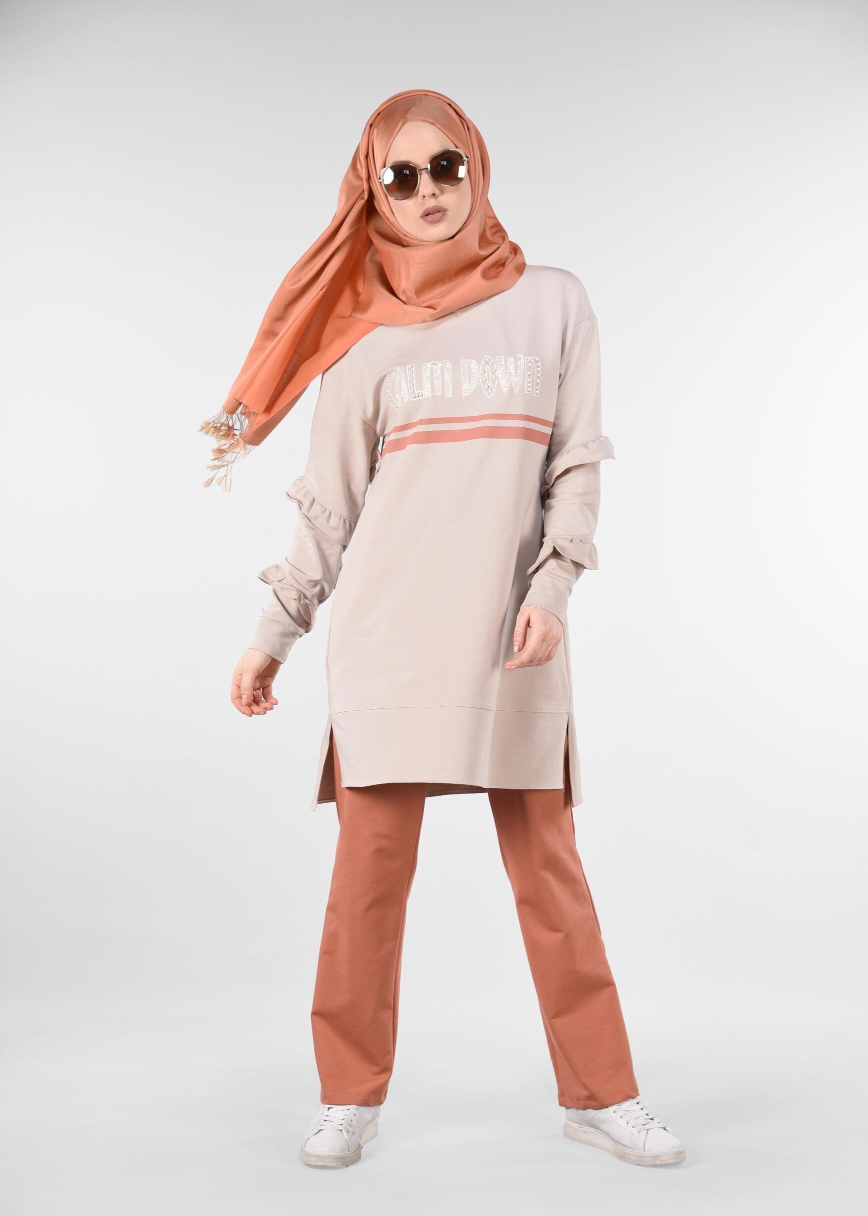 Tesettür giyim BEJ BONCUKLU BASKI DETAYLI 2&prime;Lİ EŞOFMAN TAKIM 4912 