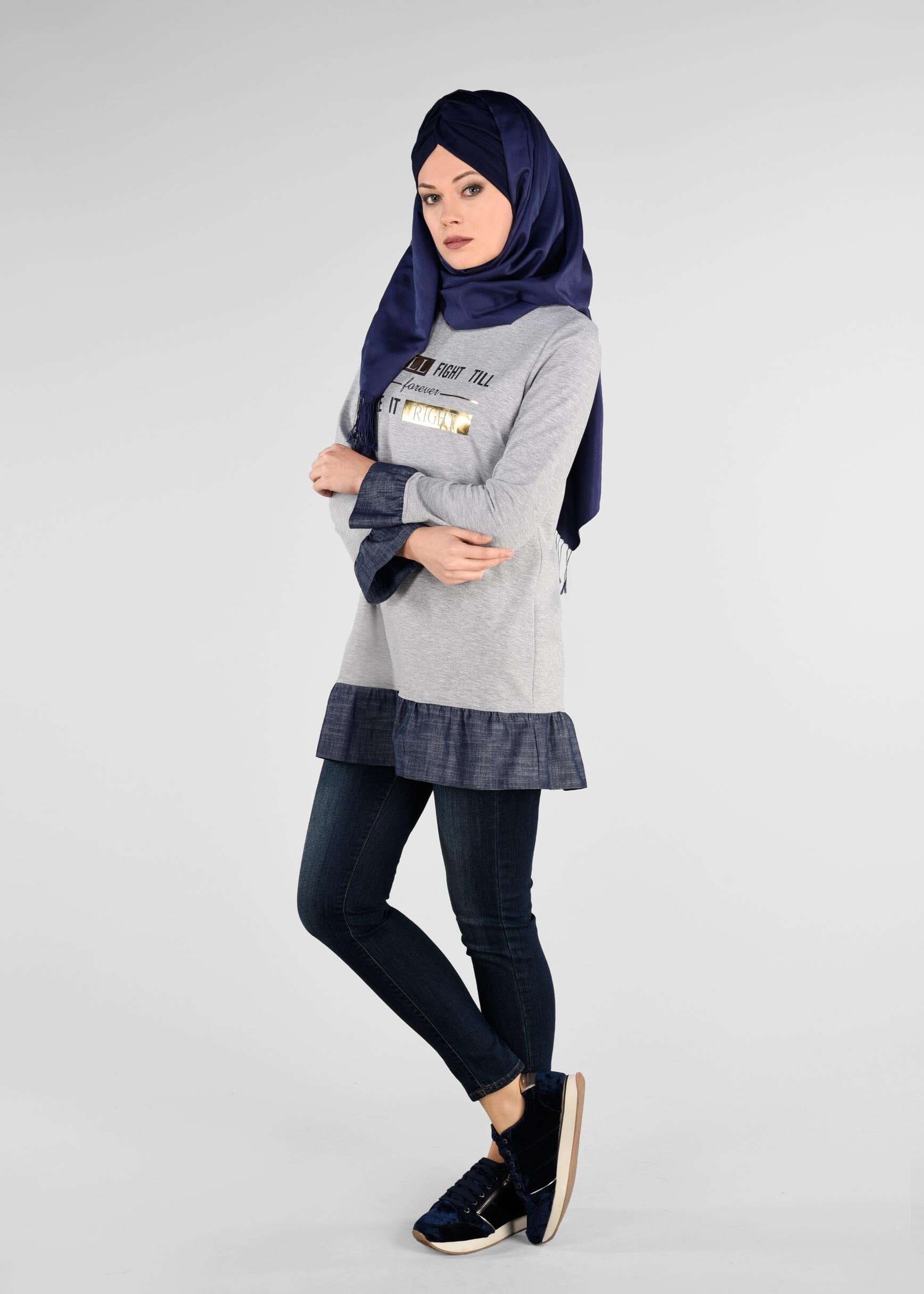 Tesettür giyim GRİ ETEK UCU VE BİLEKLERİ FIRFIRLI EŞOFMAN TUNİK 4915