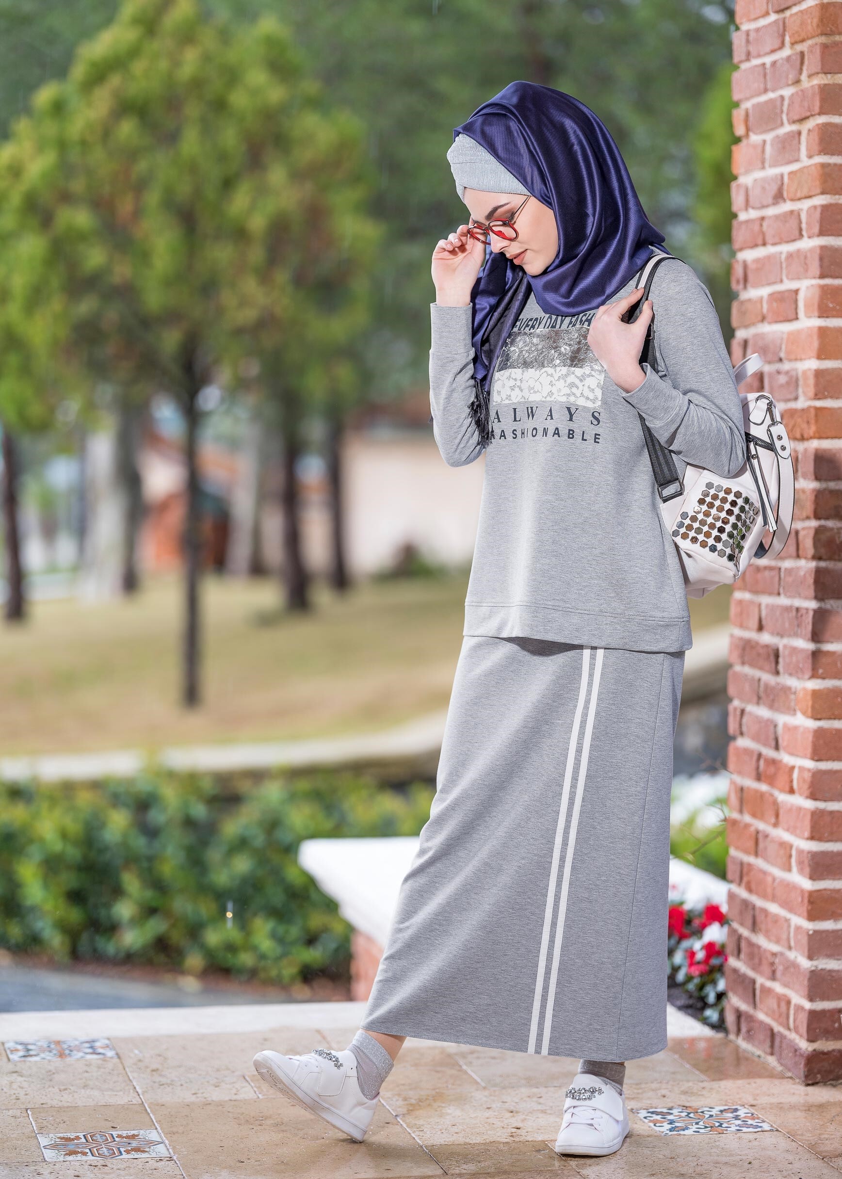 Tesettür giyim GRİ YAZILI VE BASKILI 2&prime;Lİ EŞOFMAN TAKIM 4941