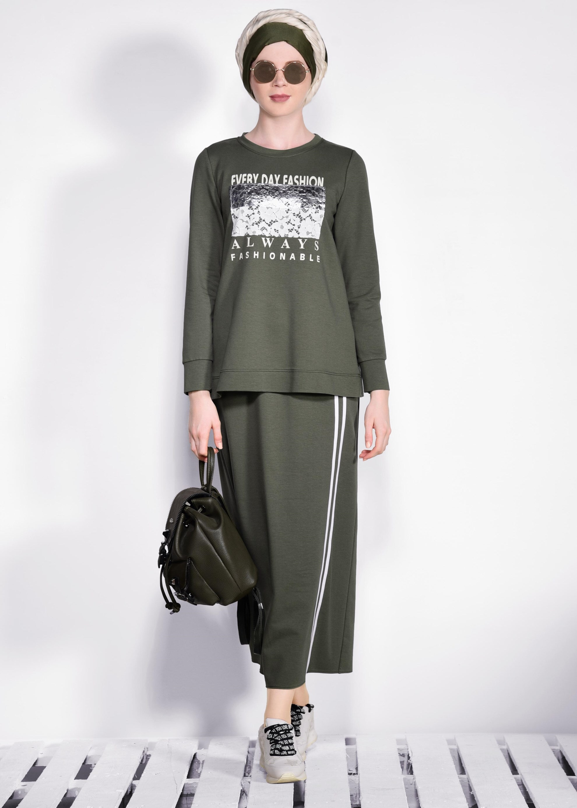 Tesettür giyim HAKİ YAZILI VE BASKILI 2&prime;Lİ EŞOFMAN TAKIM 4941