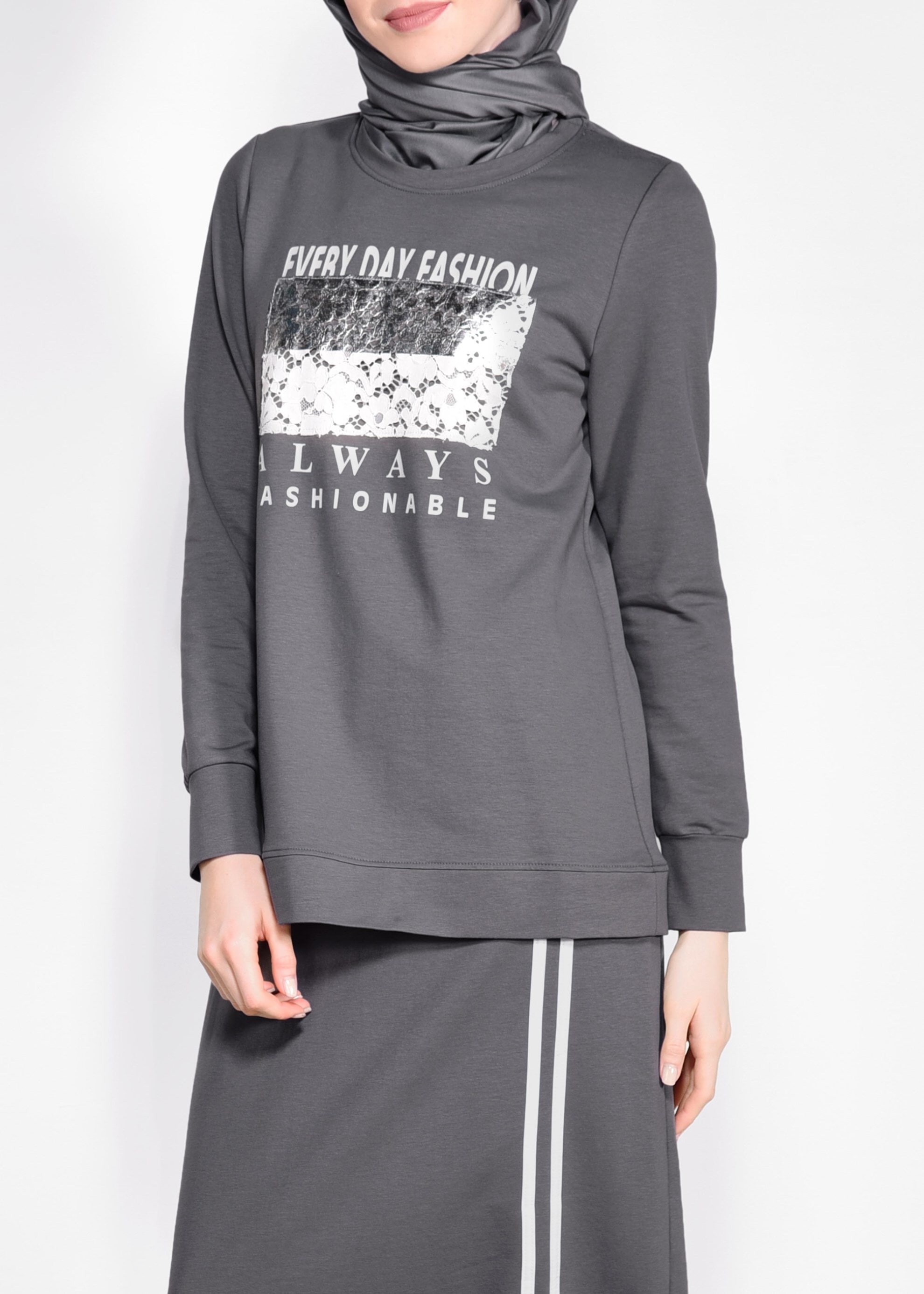 Tesettür giyim GRİ YAZILI VE BASKILI 2&prime;Lİ EŞOFMAN TAKIM 4941