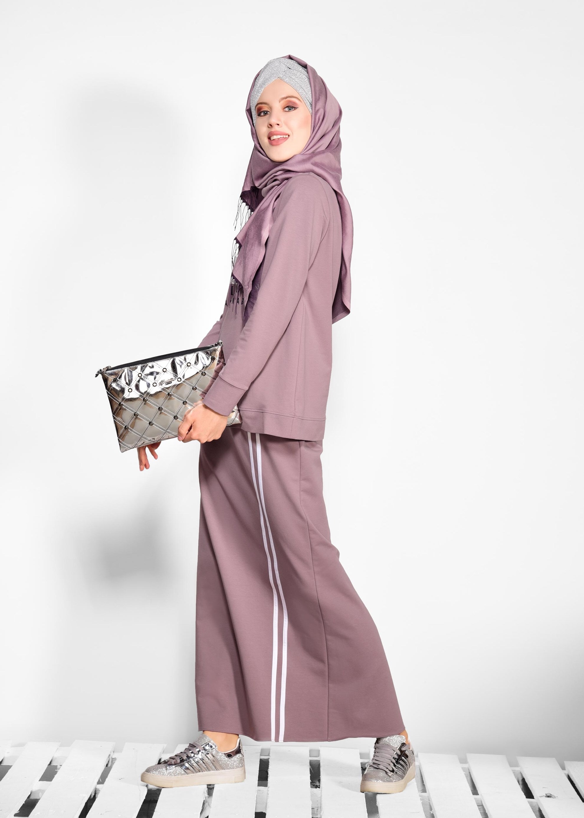 Tesettür giyim PUDRA YAZILI VE BASKILI 2&prime;Lİ EŞOFMAN TAKIM 4941