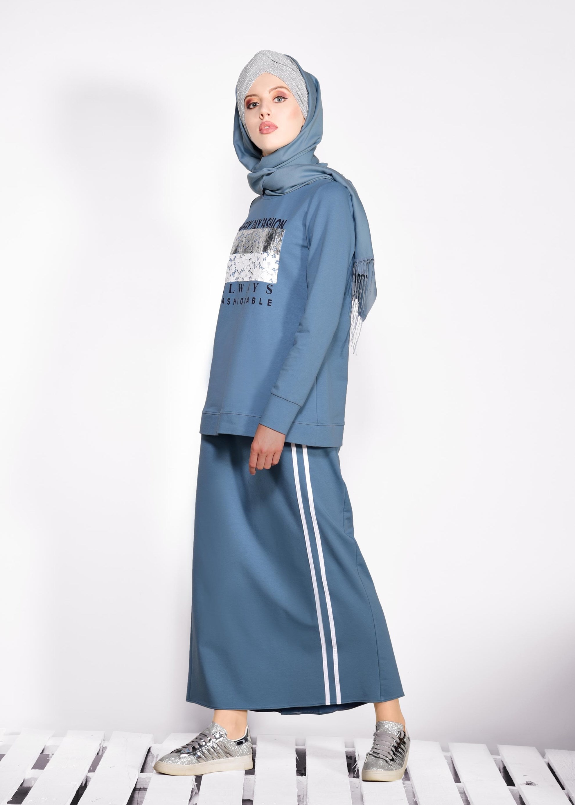 Tesettür giyim MAVİ YAZILI VE BASKILI 2&prime;Lİ EŞOFMAN TAKIM 4941