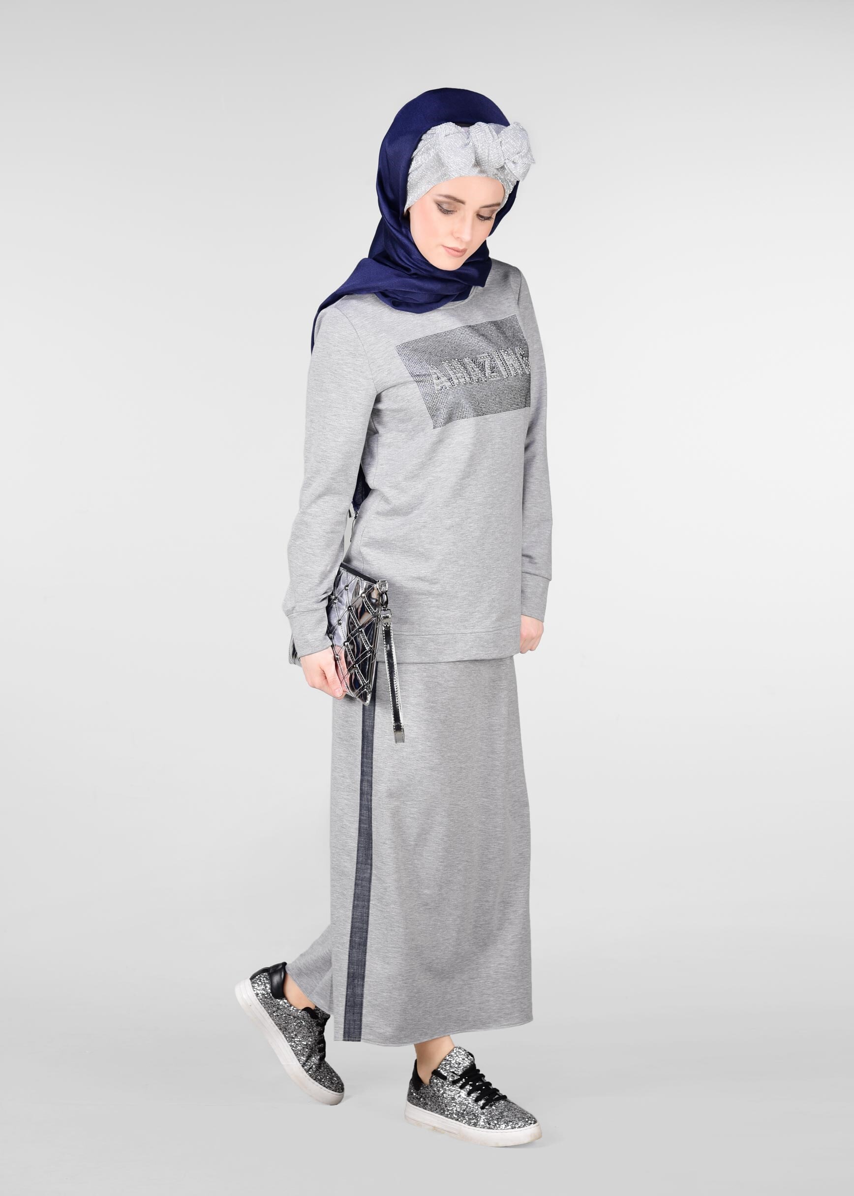 Tesettür giyim GRİ YANLARI SİM SERİTLİ 2&prime;Lİ ETEKLİ EŞOFMAN TAKIM 4942 