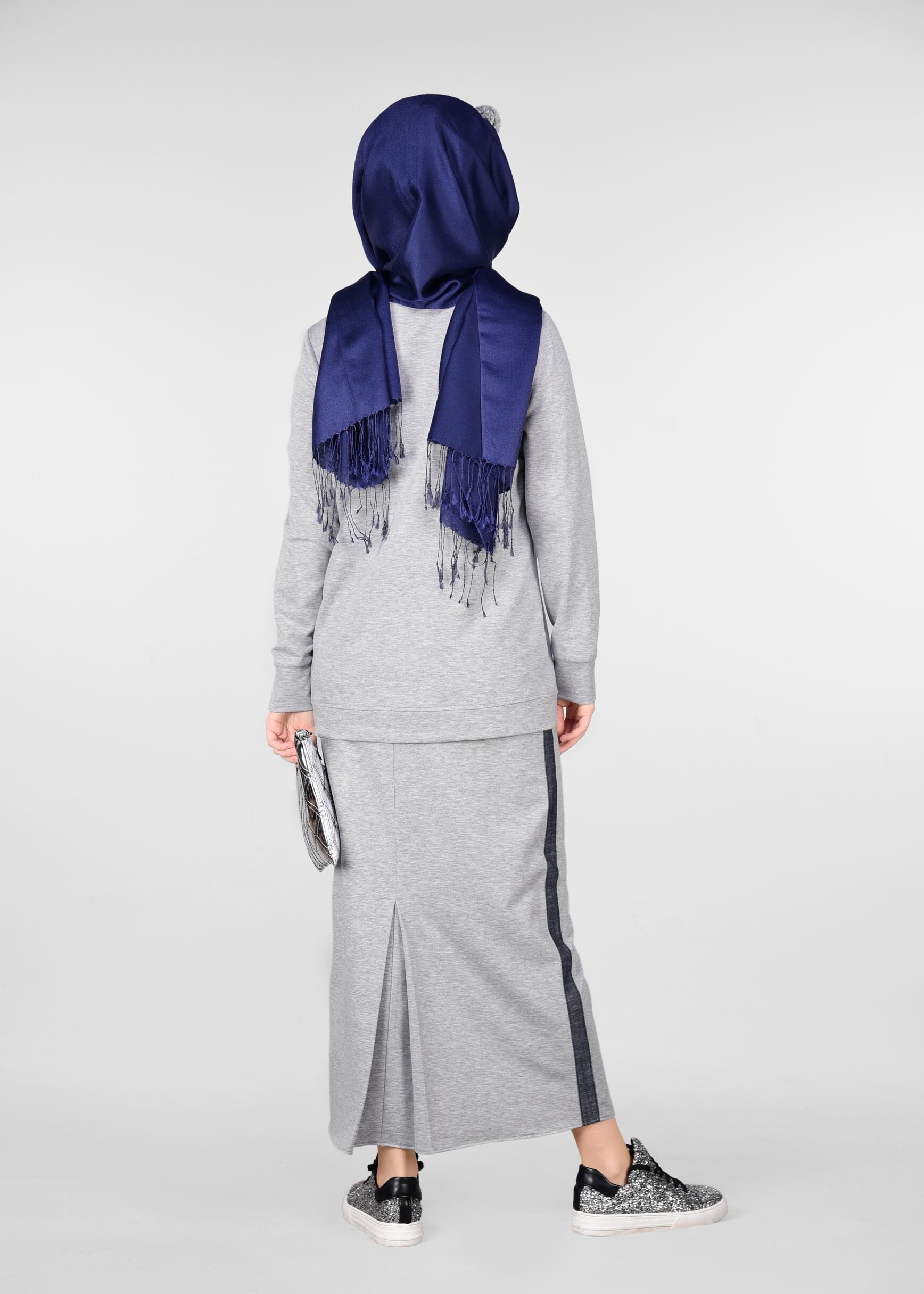 Tesettür giyim GRİ YANLARI SİM SERİTLİ 2&prime;Lİ ETEKLİ EŞOFMAN TAKIM 4942 