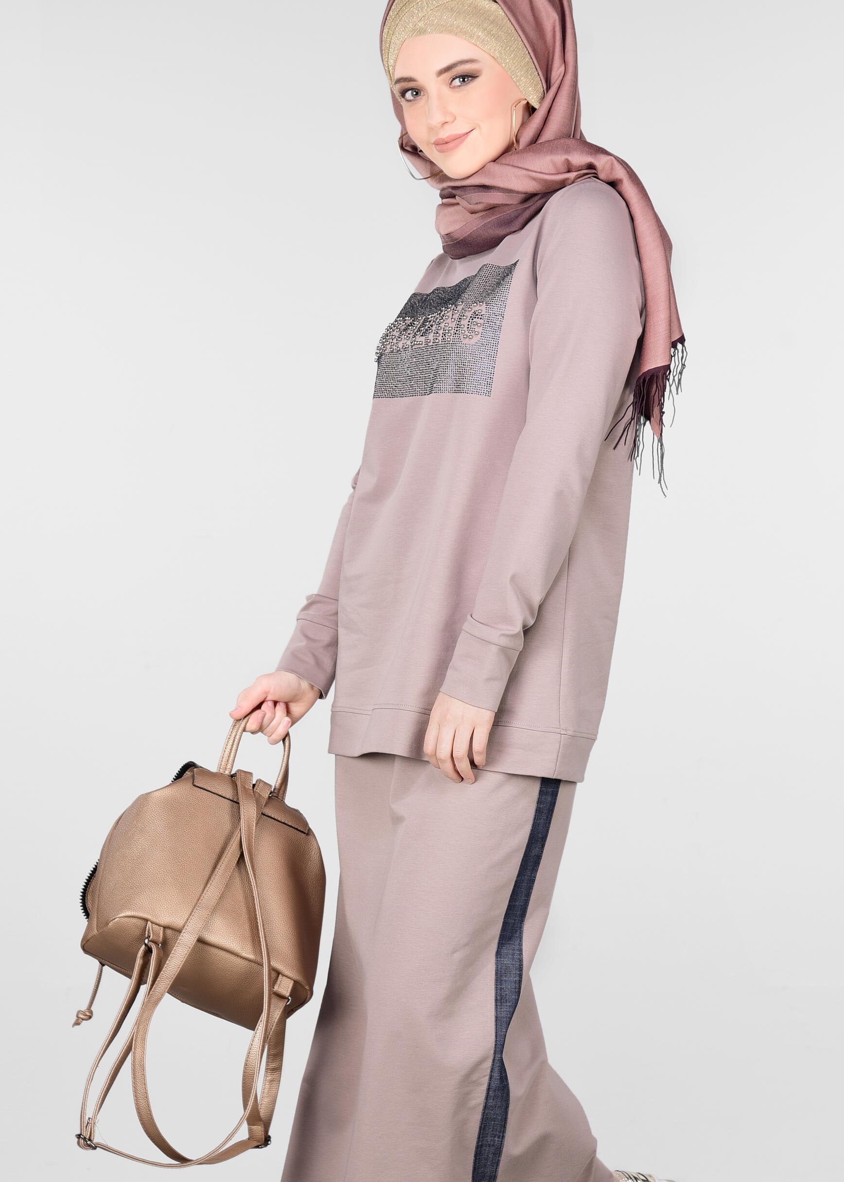 Tesettür giyim PUDRA YANLARI SİM SERİTLİ 2&prime;Lİ ETEKLİ EŞOFMAN TAKIM 4942 