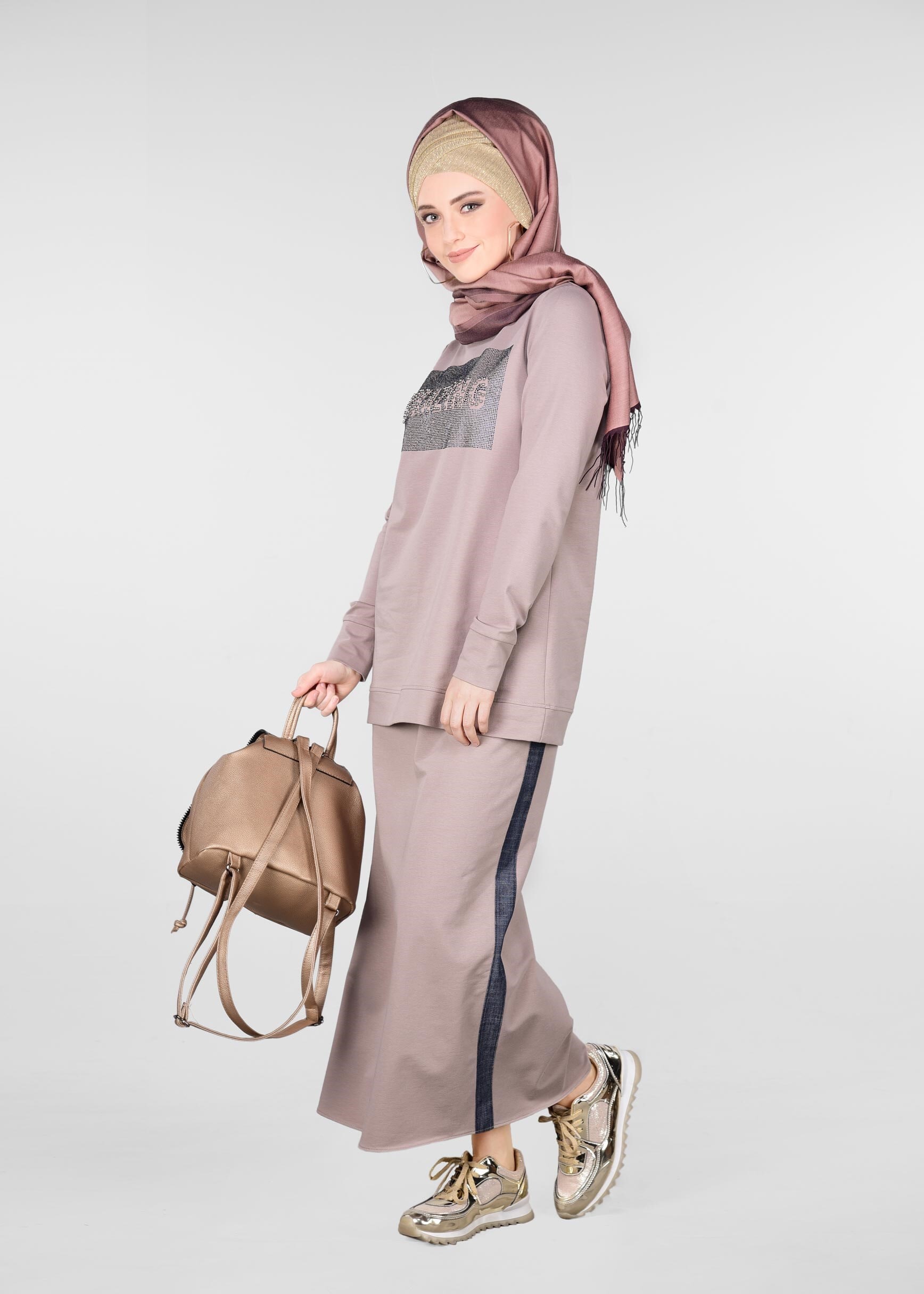 Tesettür giyim PUDRA YANLARI SİM SERİTLİ 2&prime;Lİ ETEKLİ EŞOFMAN TAKIM 4942 