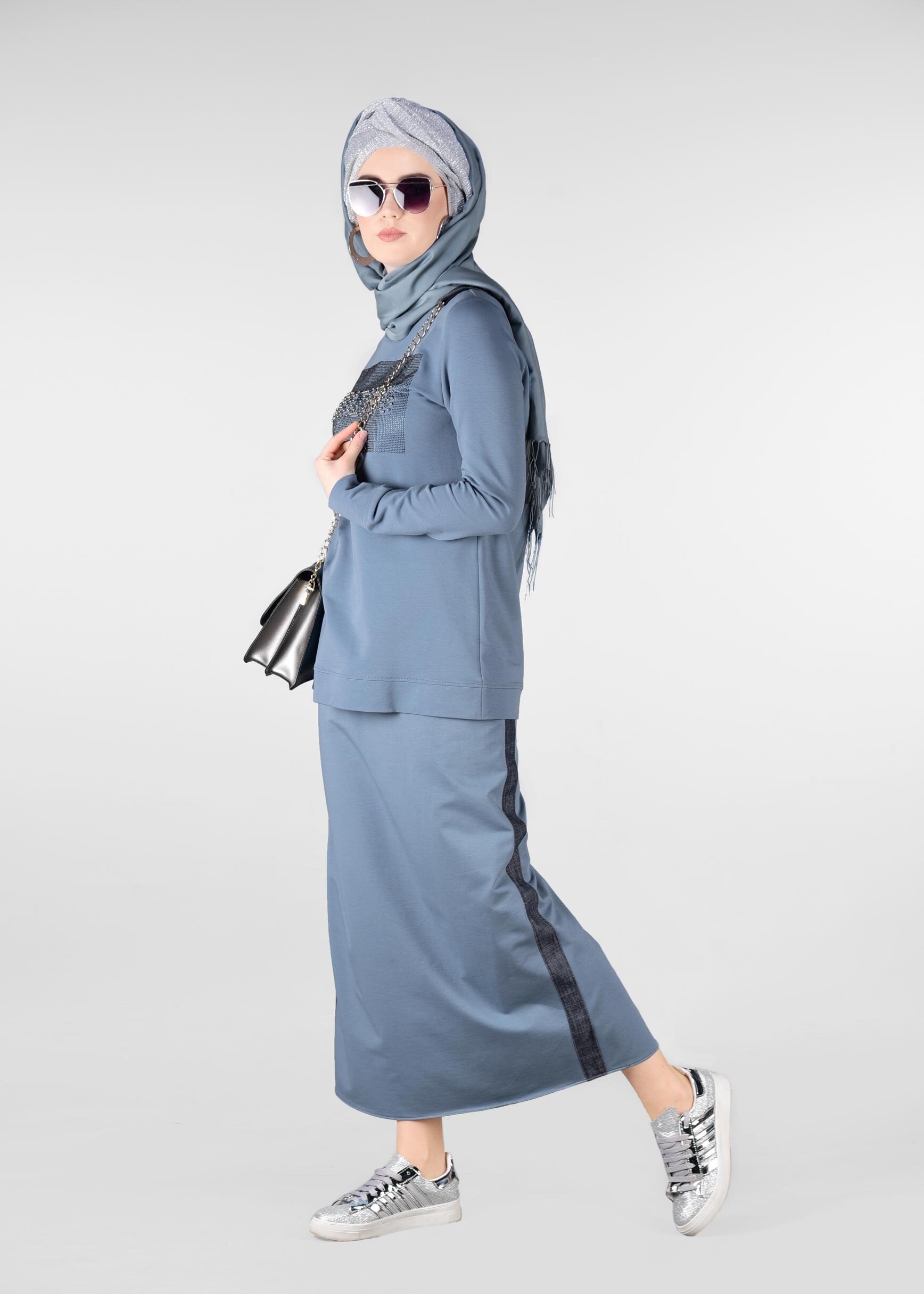 Tesettür giyim MAVİ YANLARI SİM SERİTLİ 2&prime;Lİ ETEKLİ EŞOFMAN TAKIM 4942 