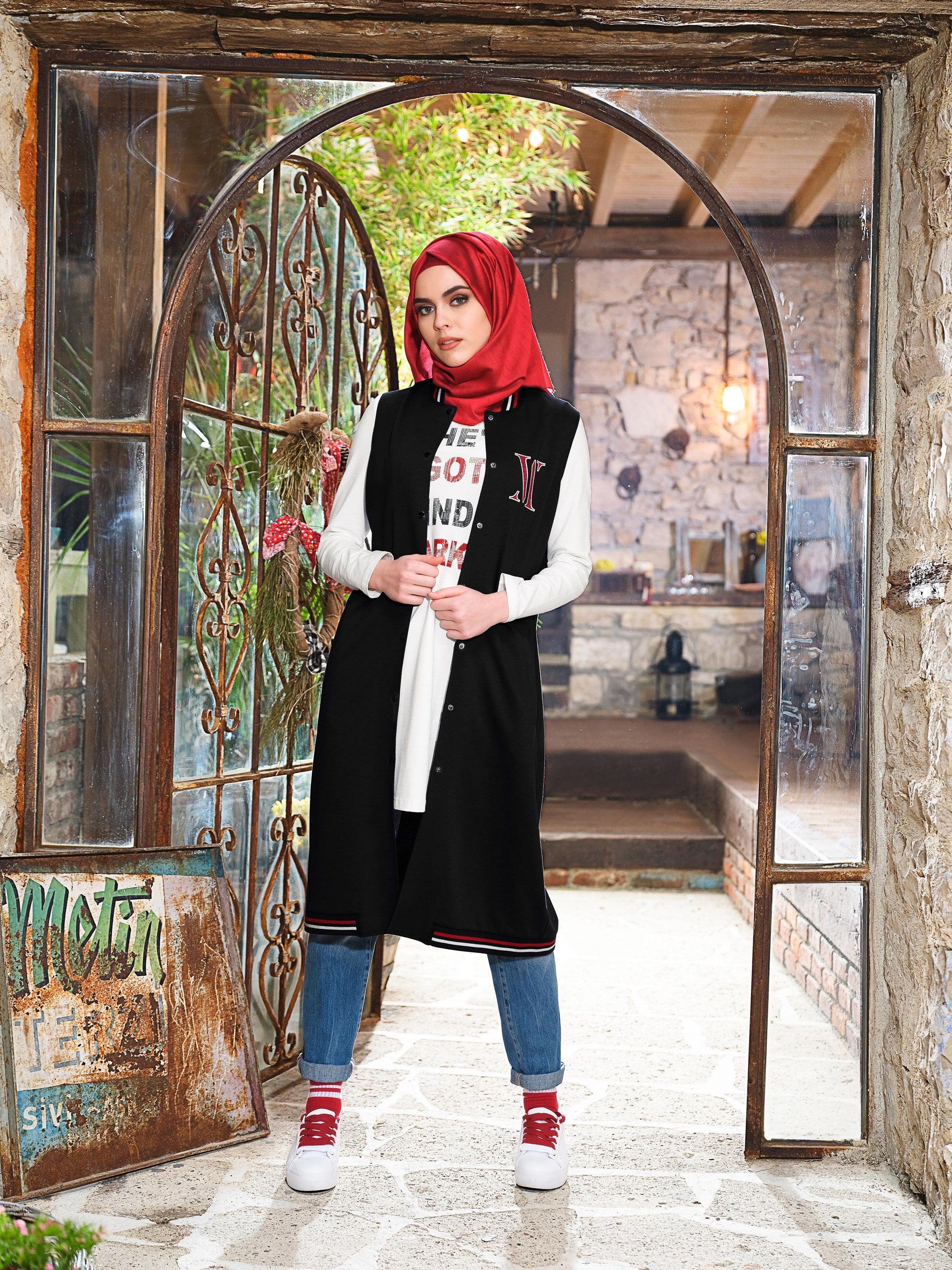 Tesettür giyim SİYAH YAZI BASKILI 2&prime;Lİ EŞOFMAN TUNİK 4990